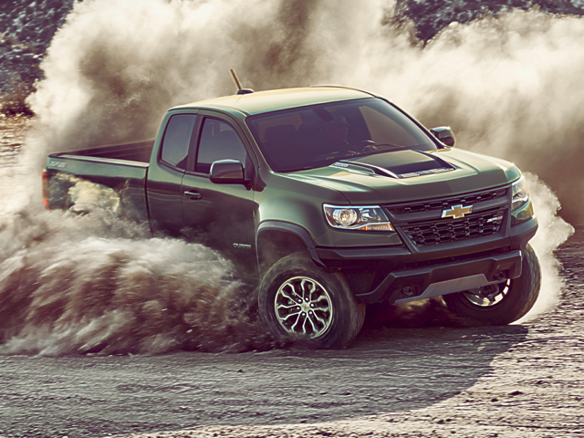 COLORADO drifting off-road