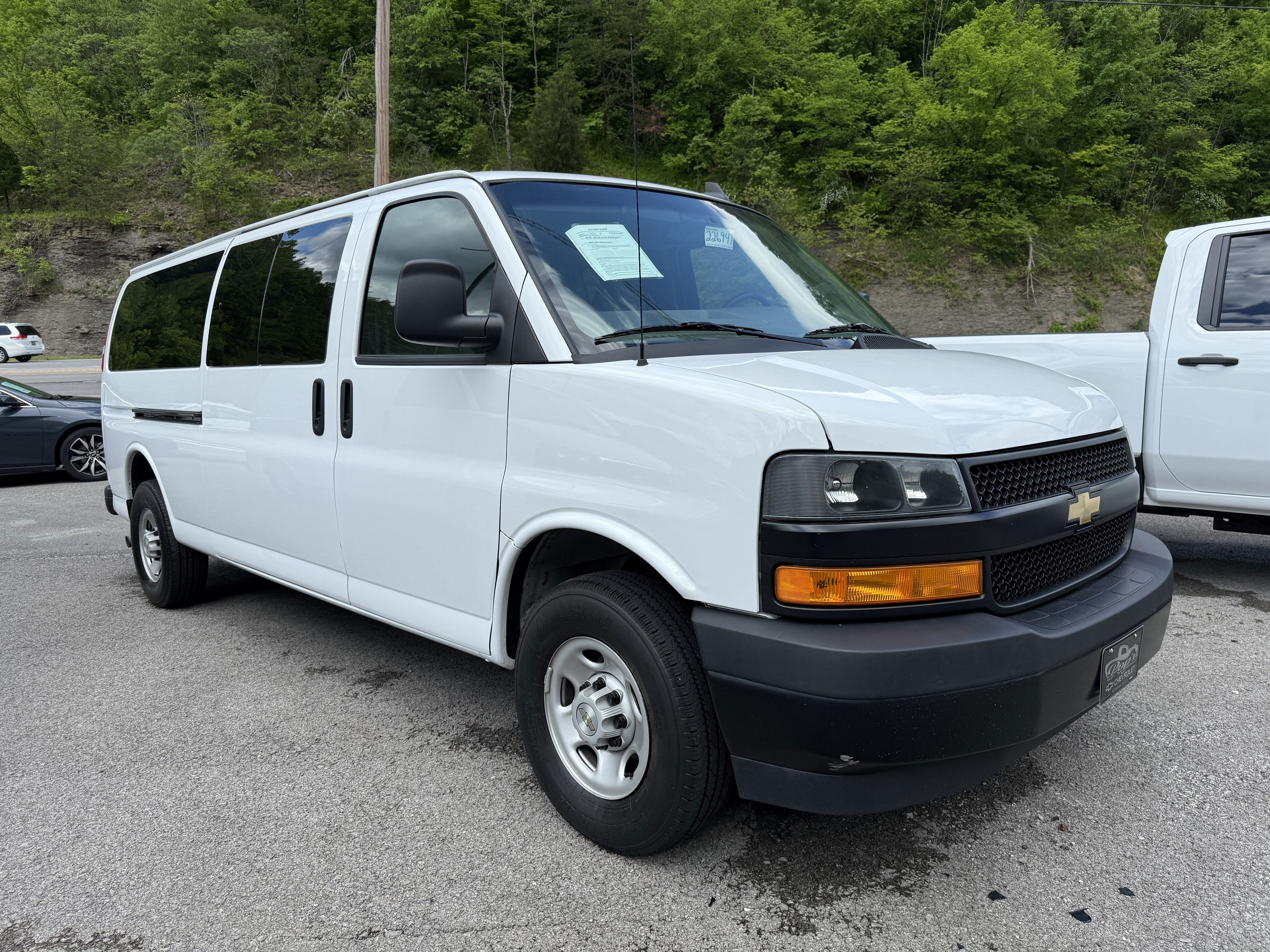 2023 Chevrolet Express Passenger 3500 1LS