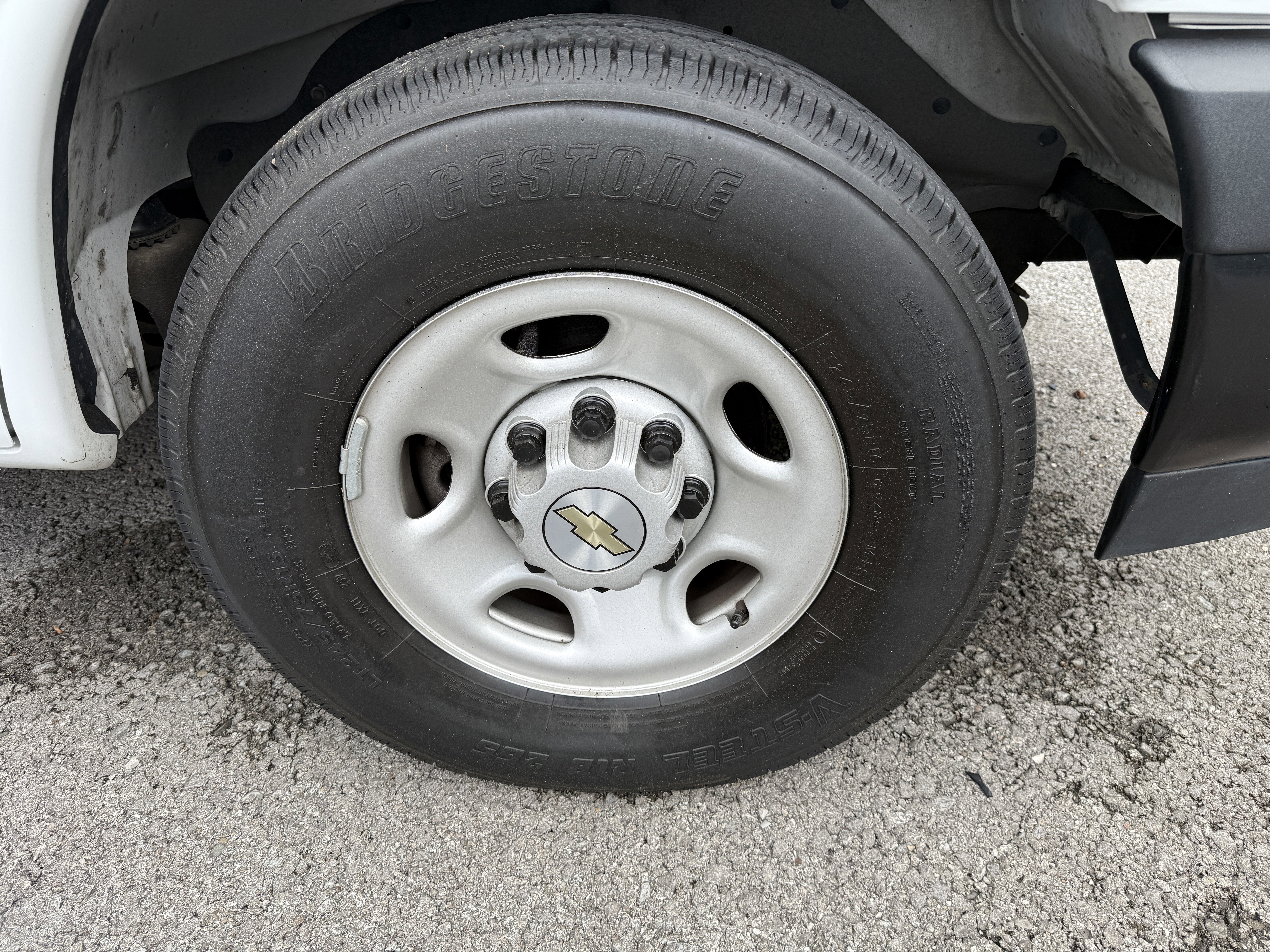 2023 Chevrolet Express Passenger 3500 1LS