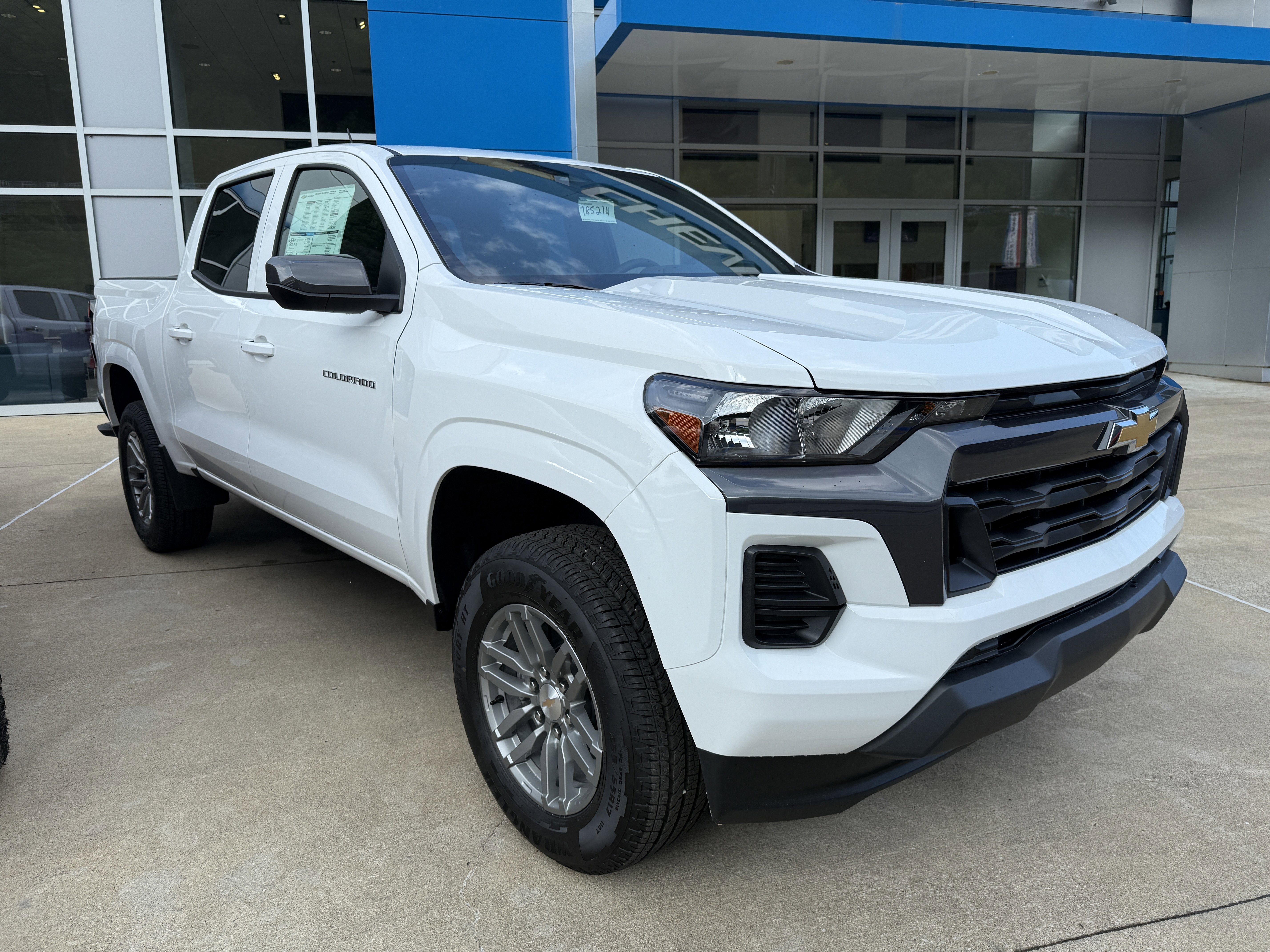 2025 Chevrolet Colorado WT/LT