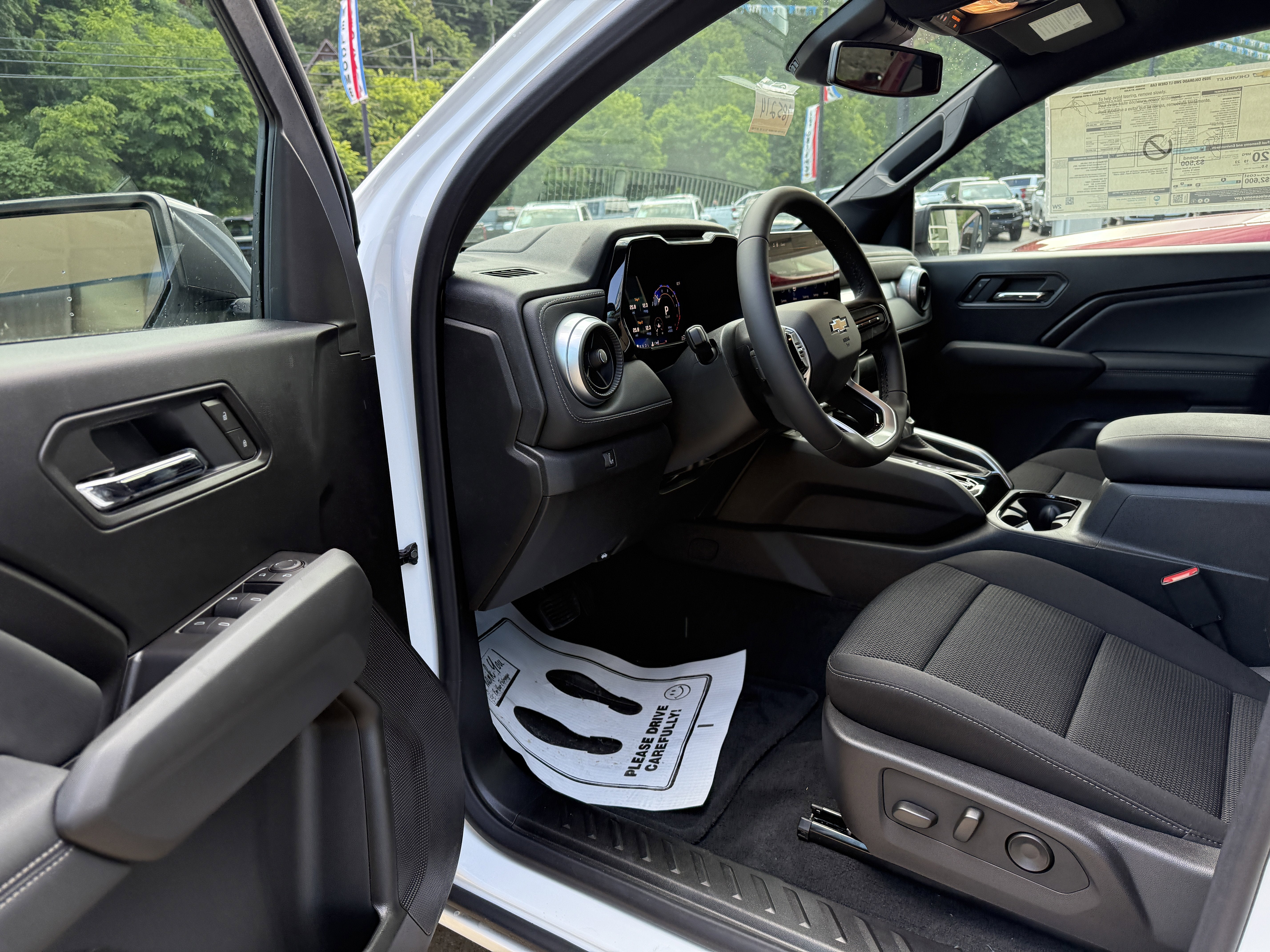 2025 Chevrolet Colorado WT/LT