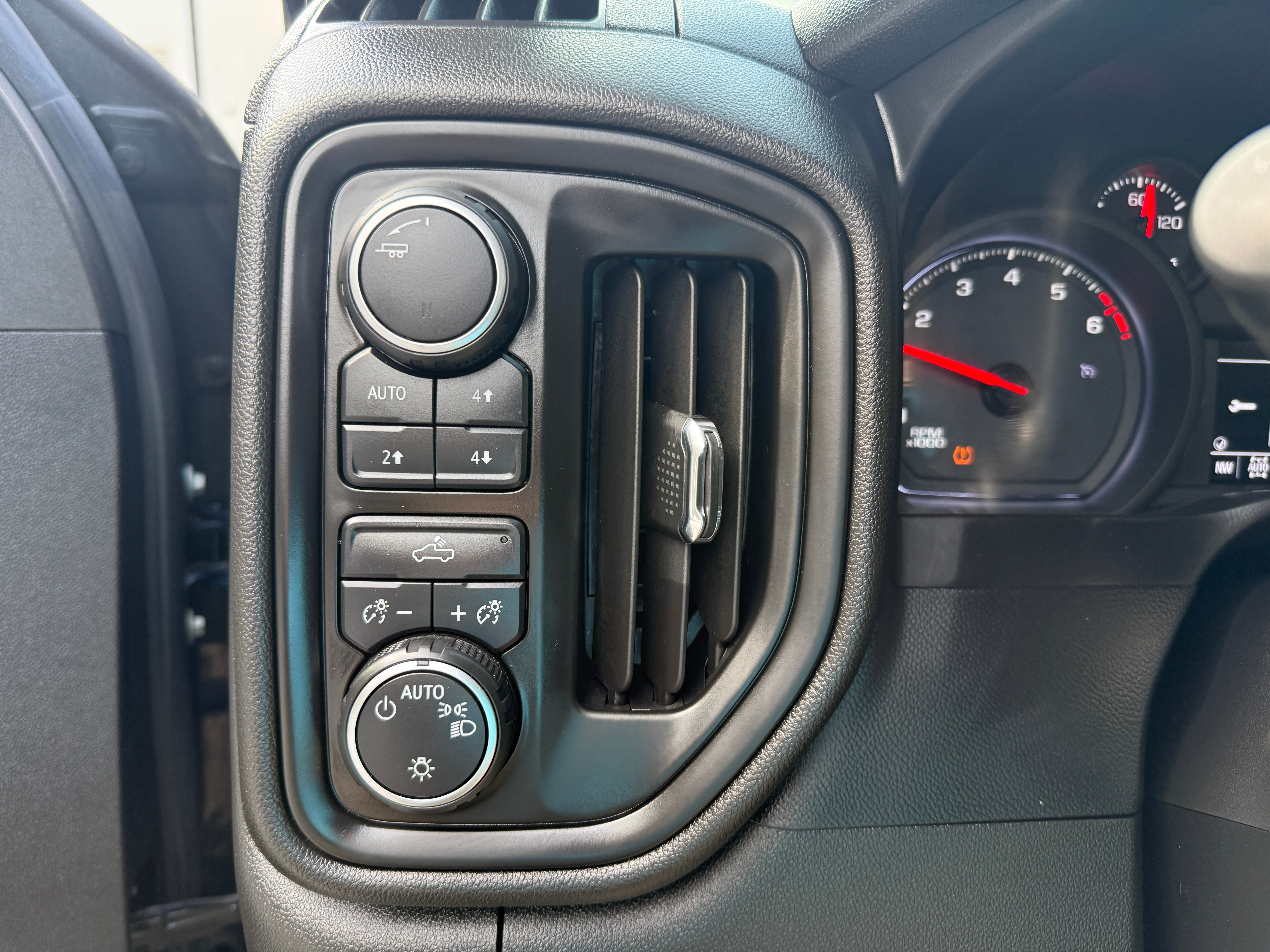 2020 Chevrolet Silverado 1500 Custom Trail Boss