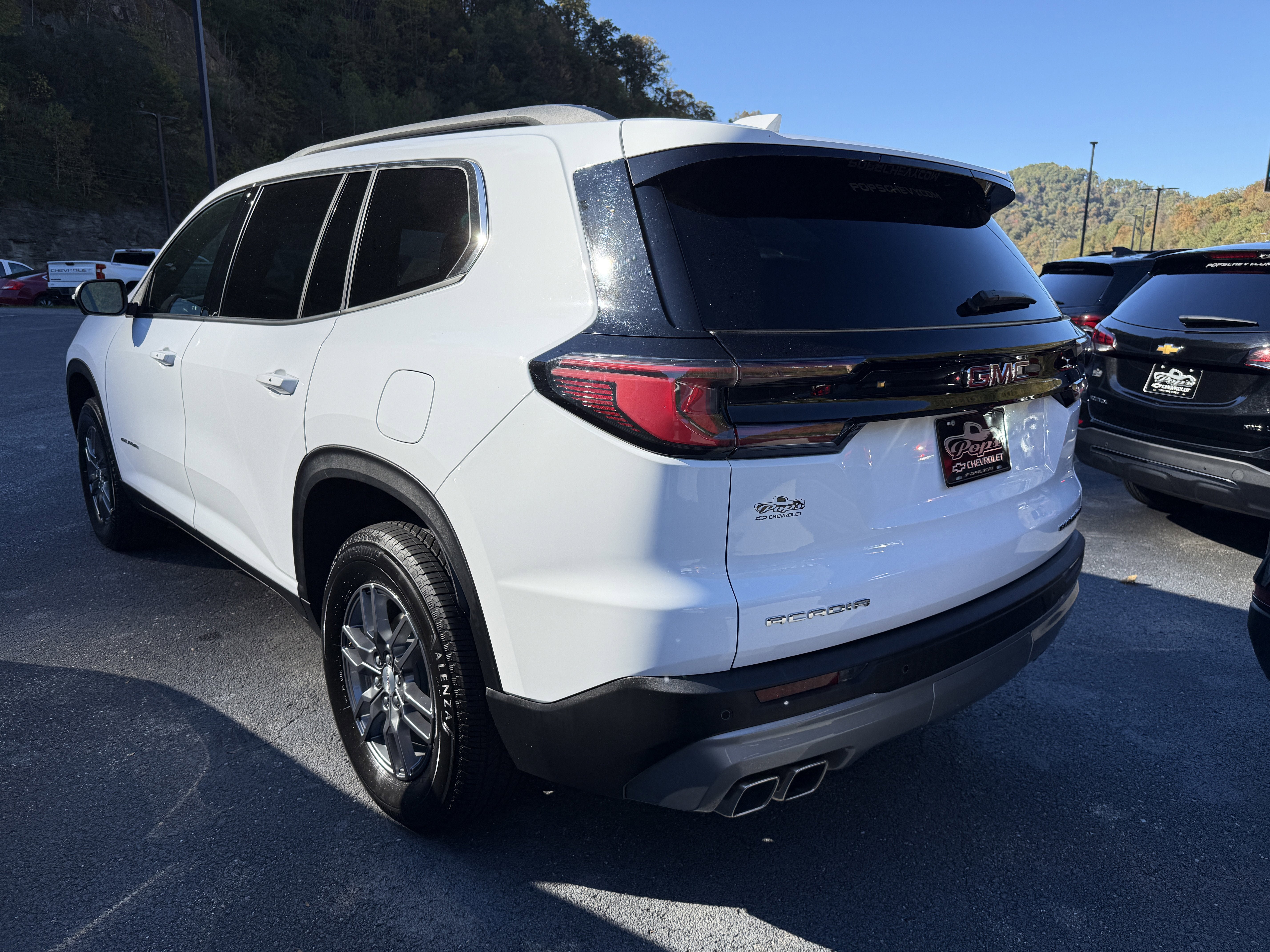 2025 GMC Acadia Elevation