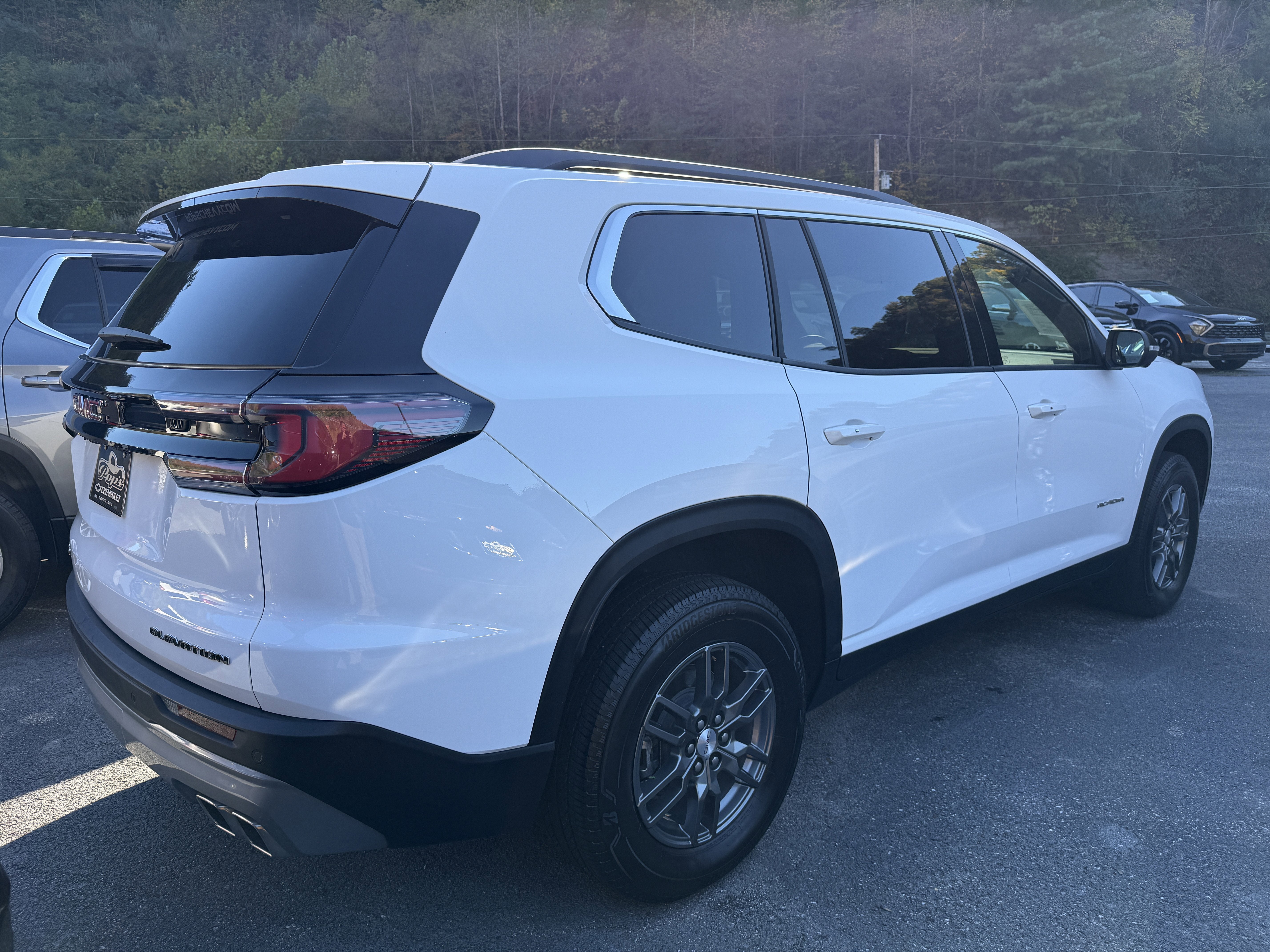 2025 GMC Acadia Elevation