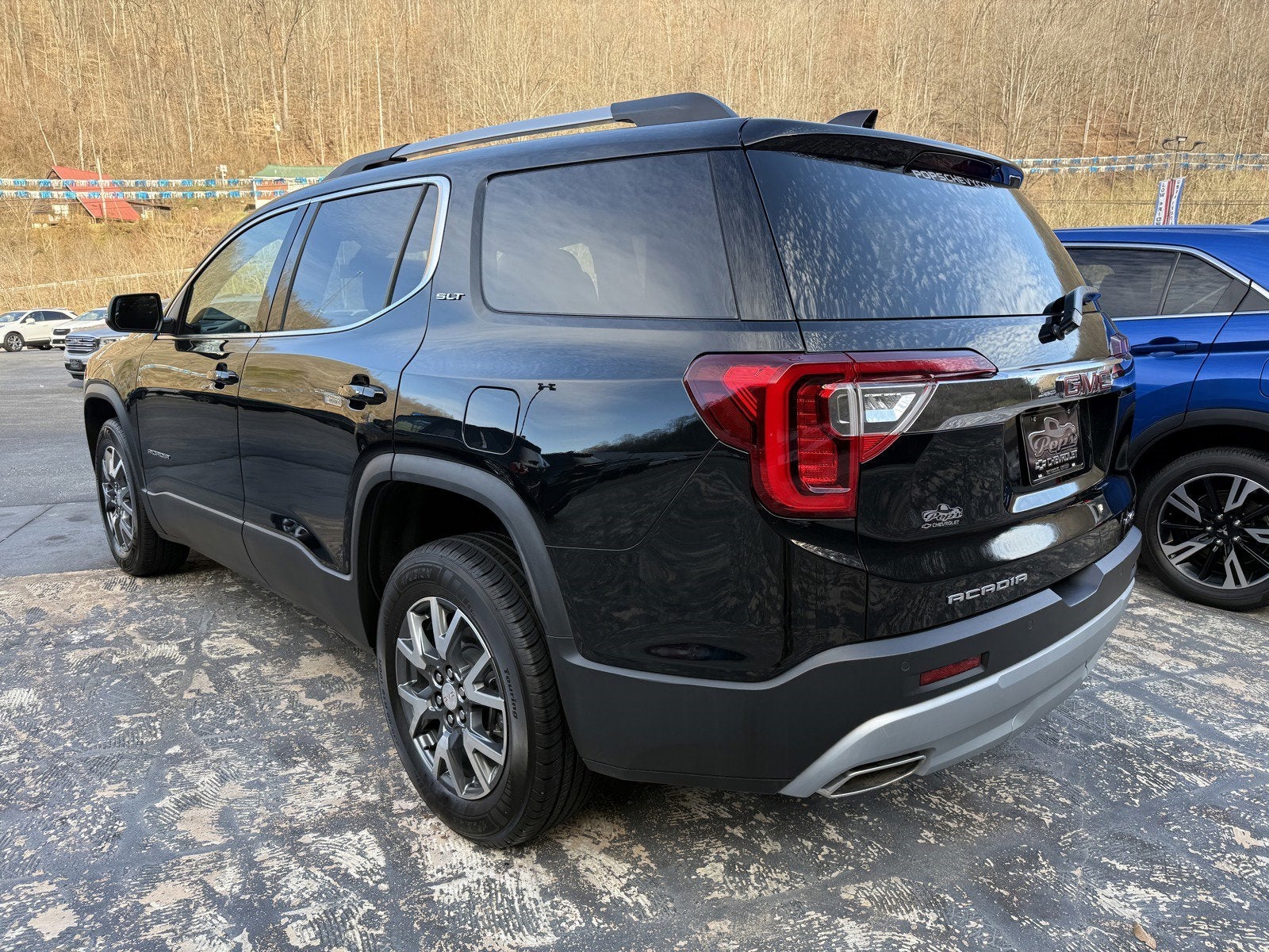 2023 GMC Acadia SLT