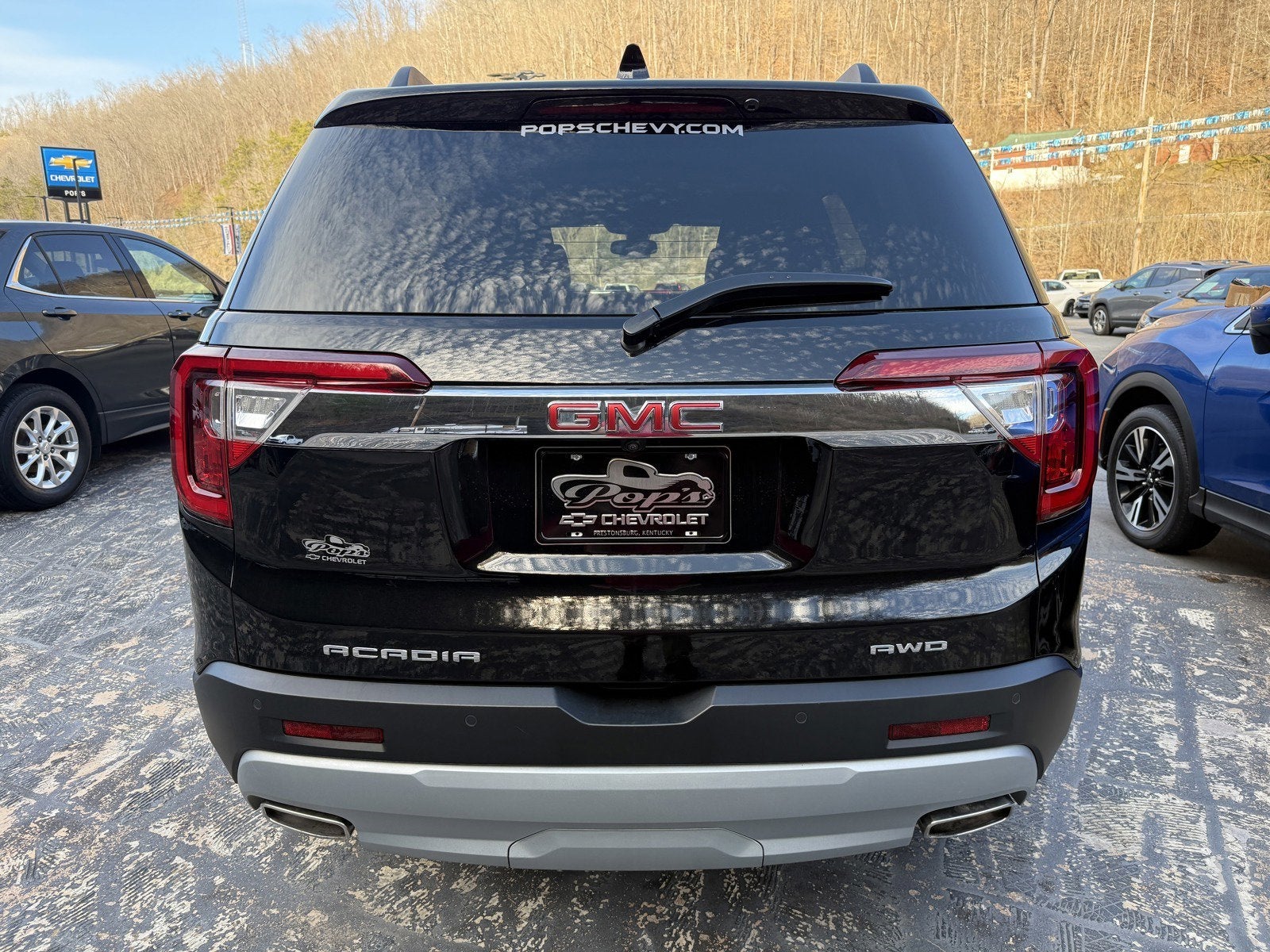 2023 GMC Acadia SLT