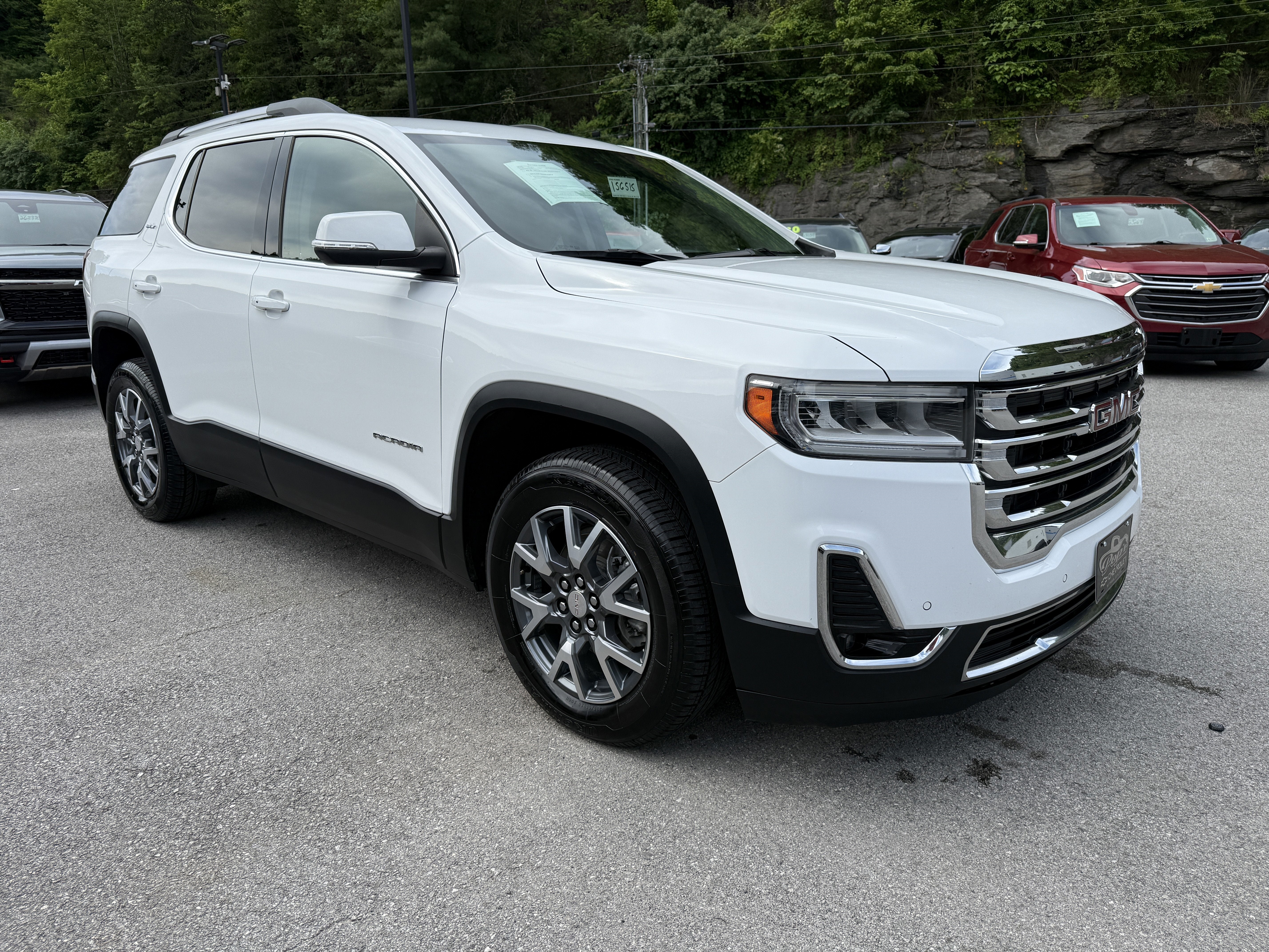 2023 GMC Acadia SLT