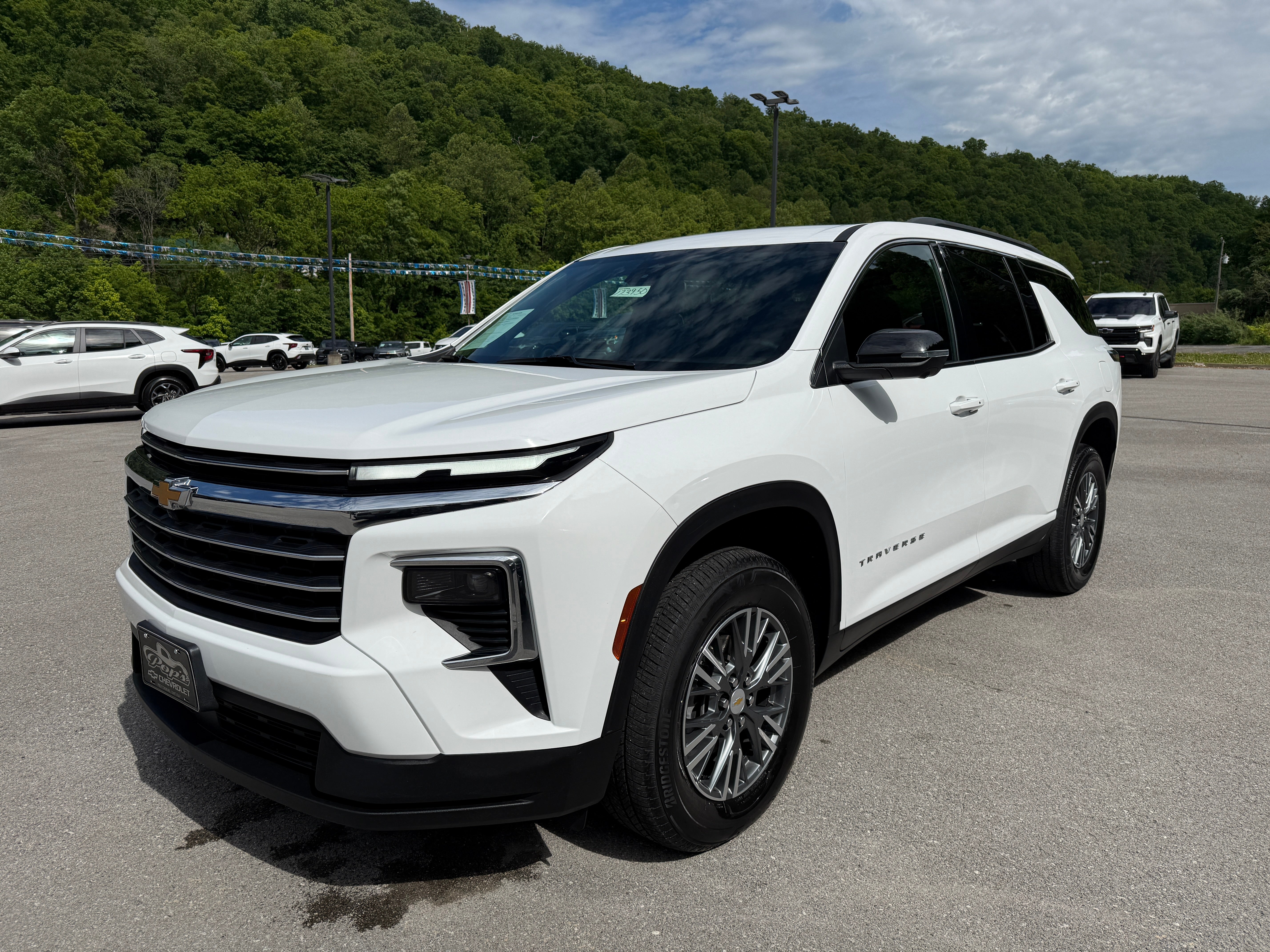 2024 Chevrolet Traverse LT