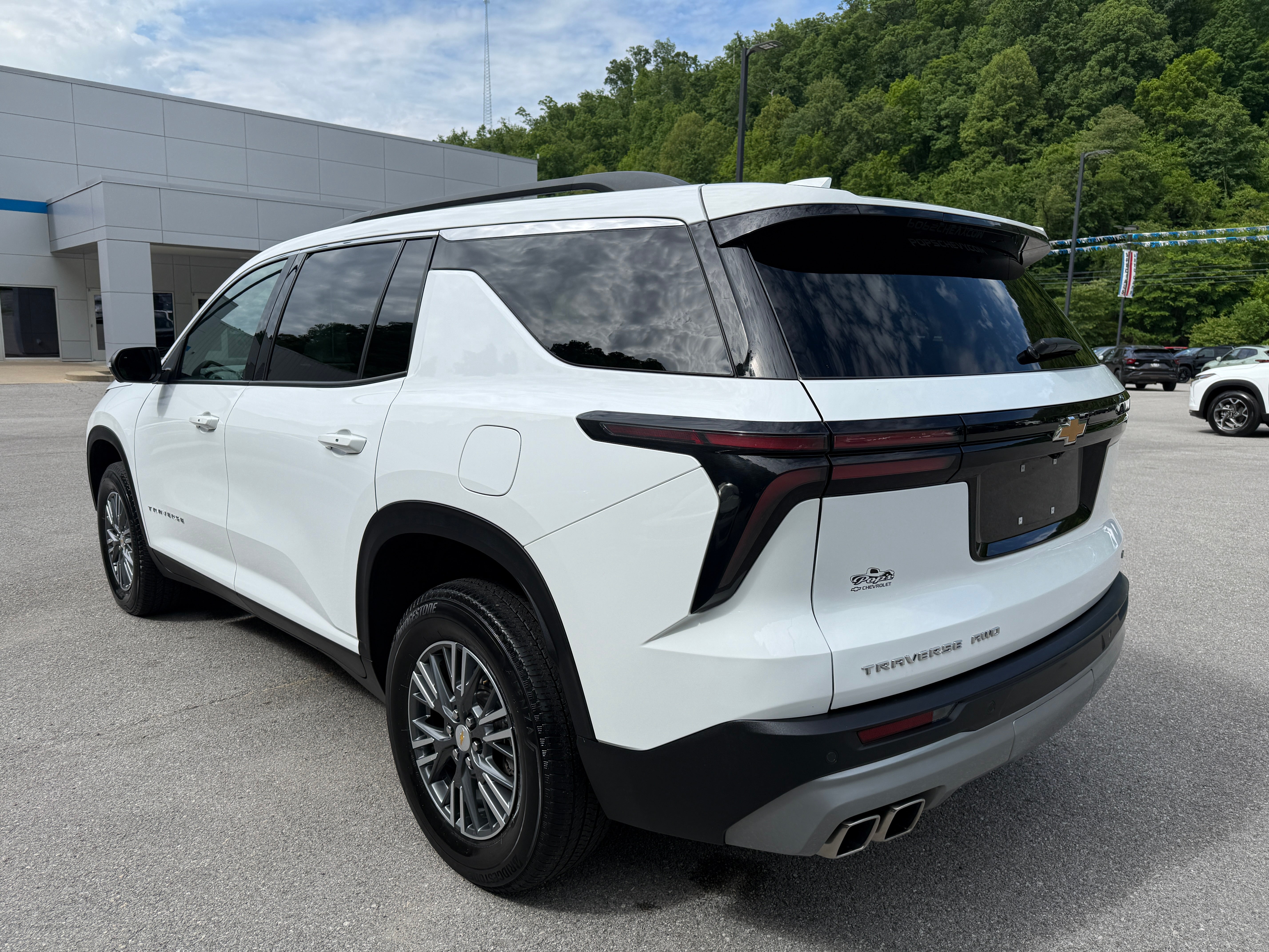 2024 Chevrolet Traverse LT