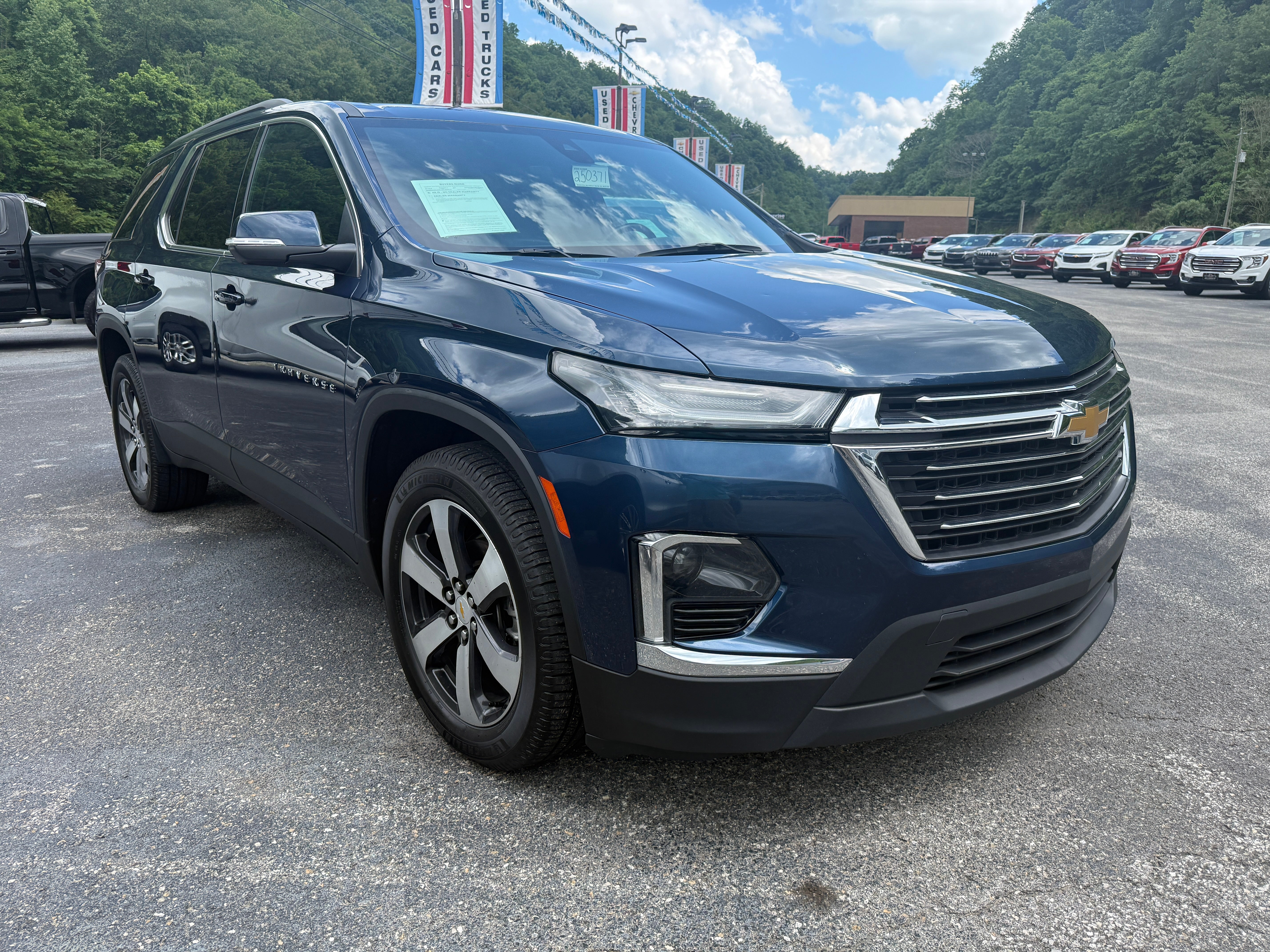 2023 Chevrolet Traverse LT Leather