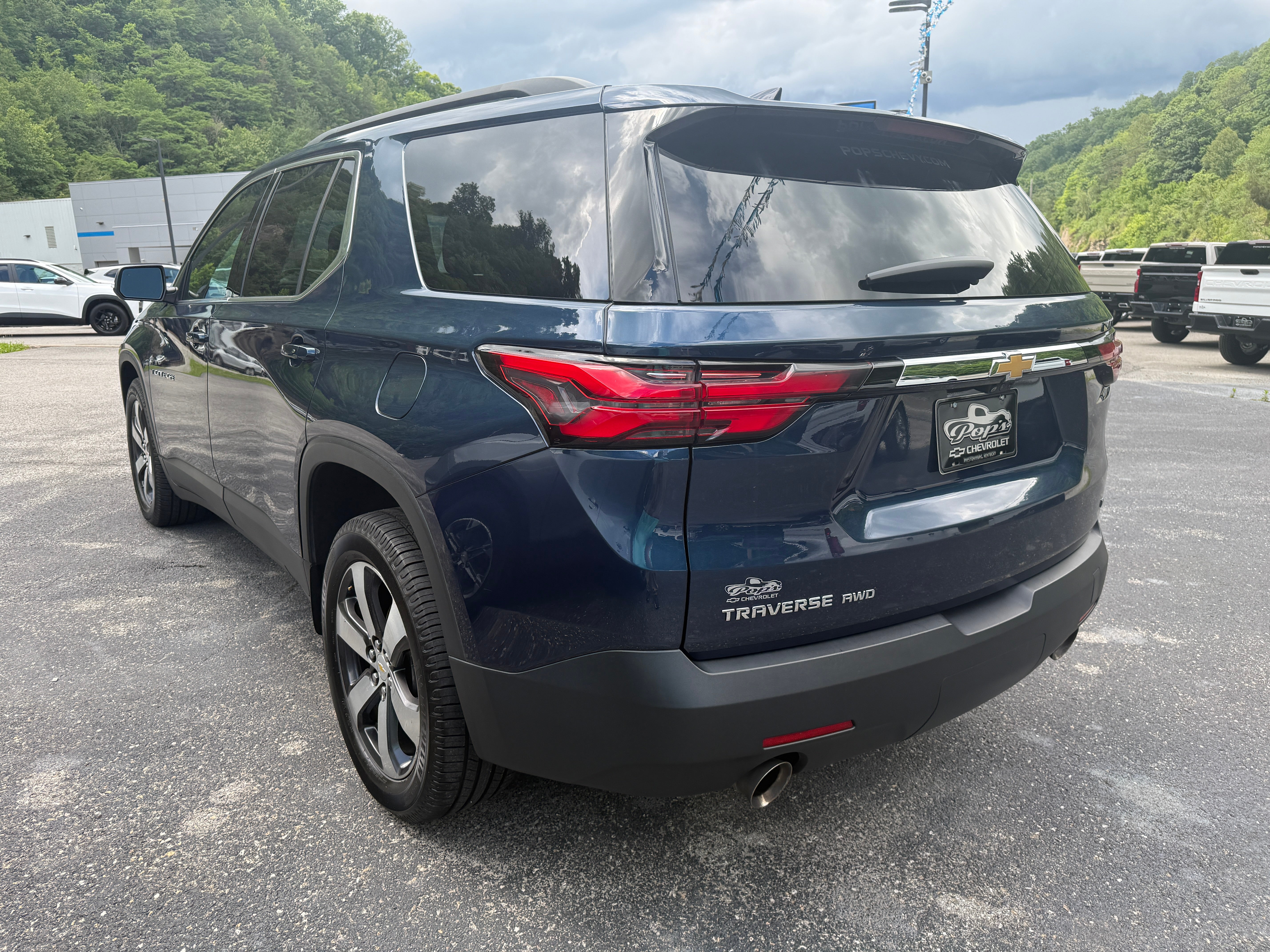 2023 Chevrolet Traverse LT Leather