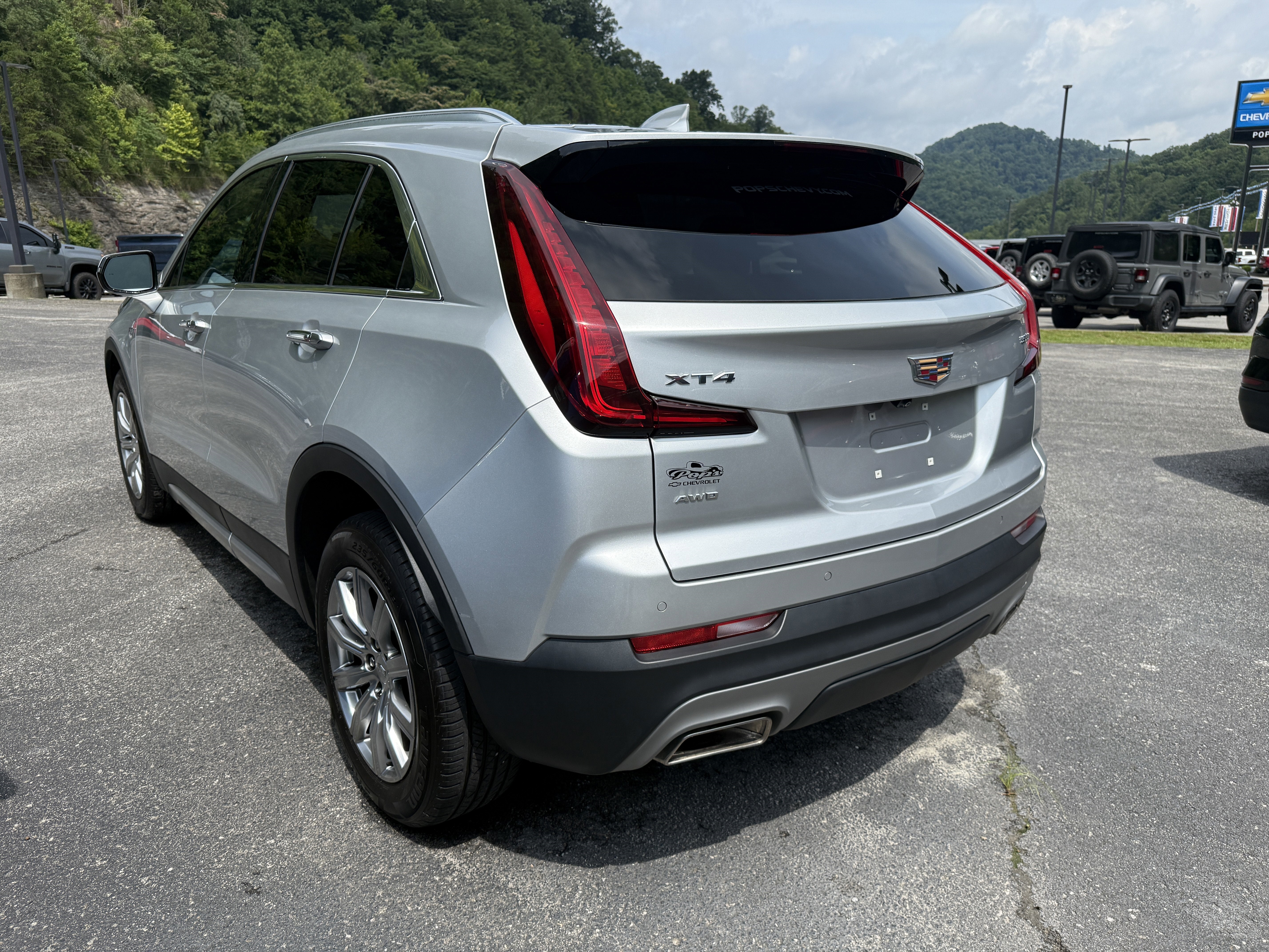 2022 Cadillac XT4 Premium Luxury