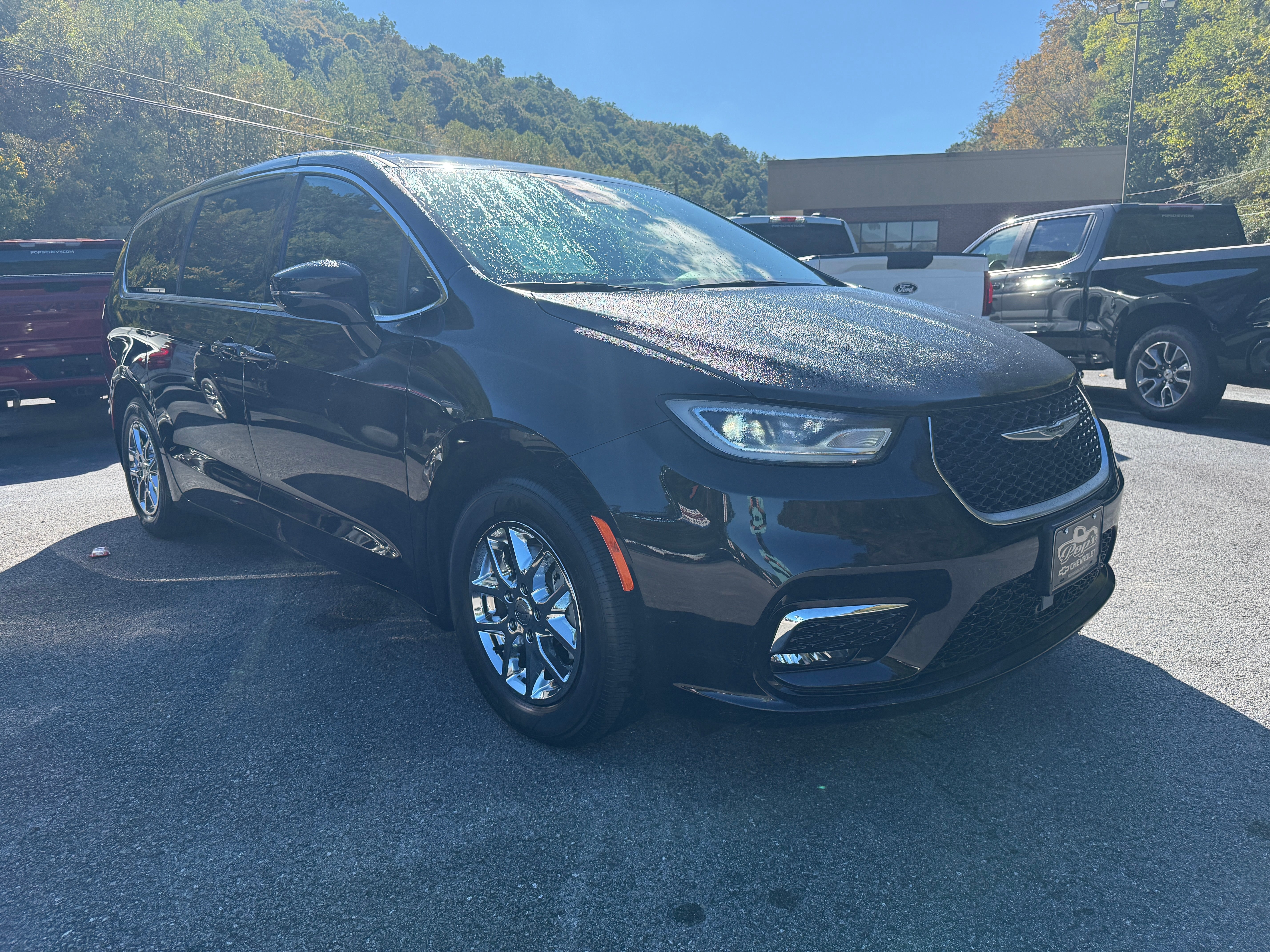 2025 Chrysler Pacifica Select