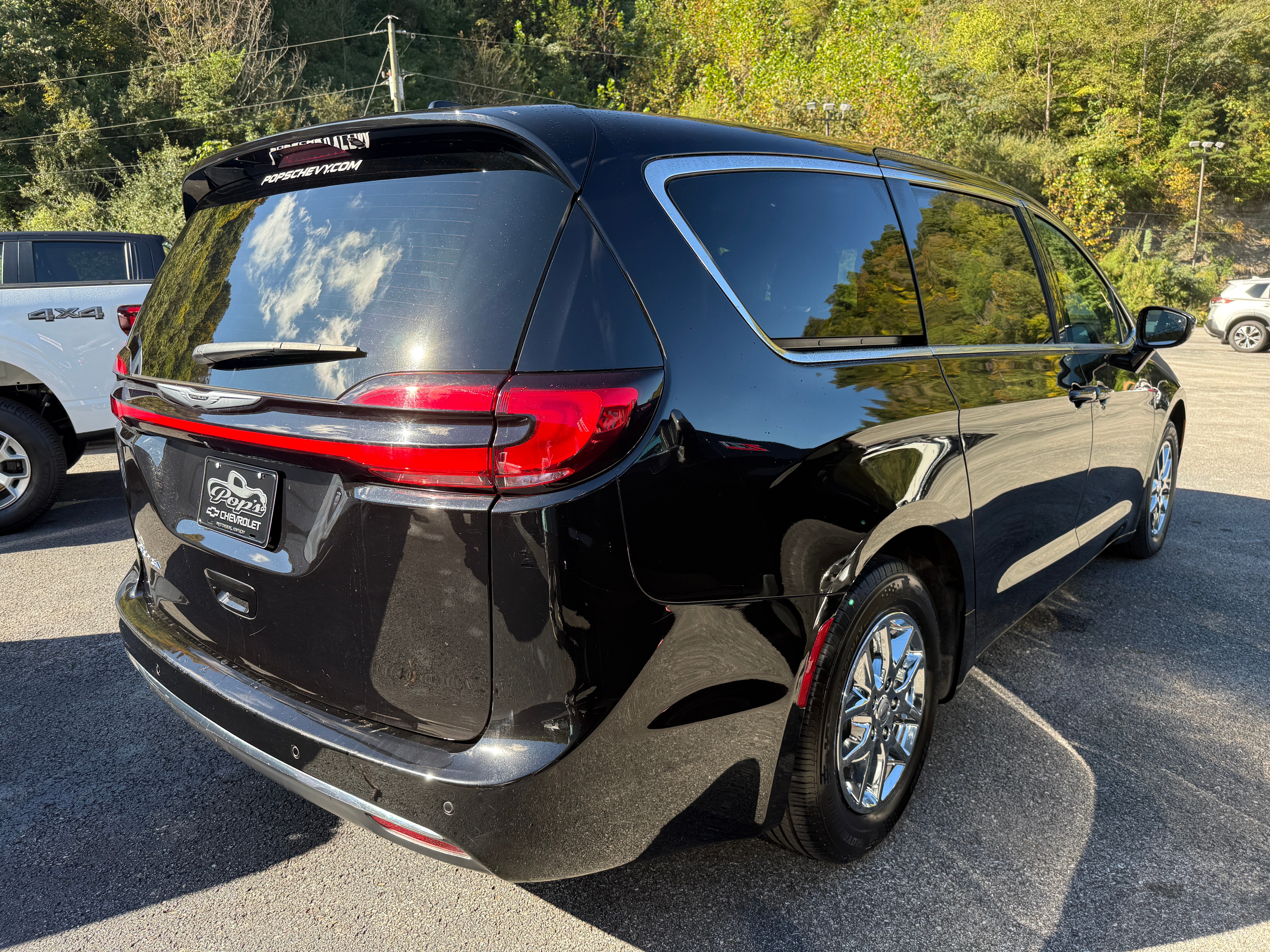 2025 Chrysler Pacifica Select