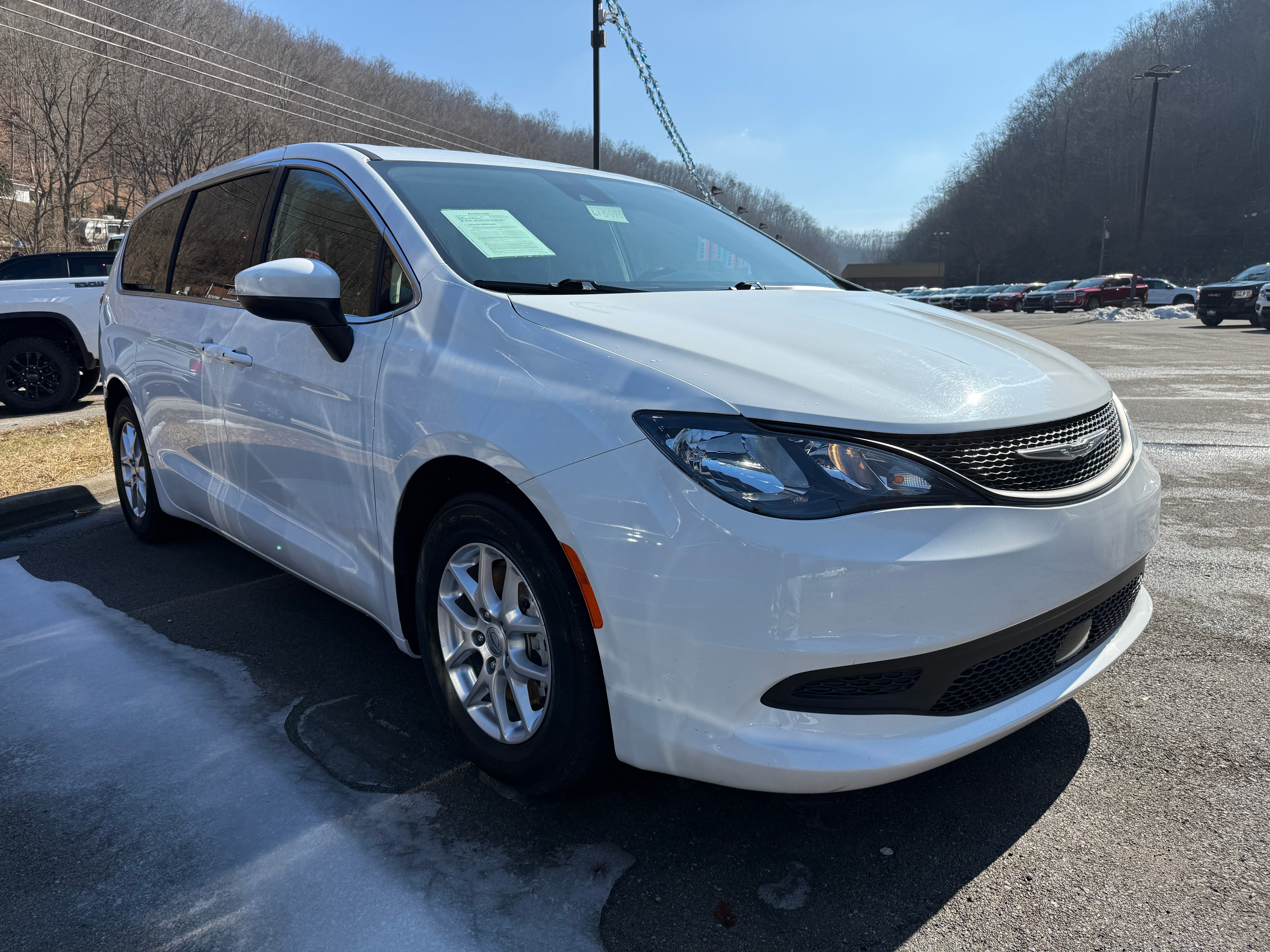 2023 Chrysler Voyager LX
