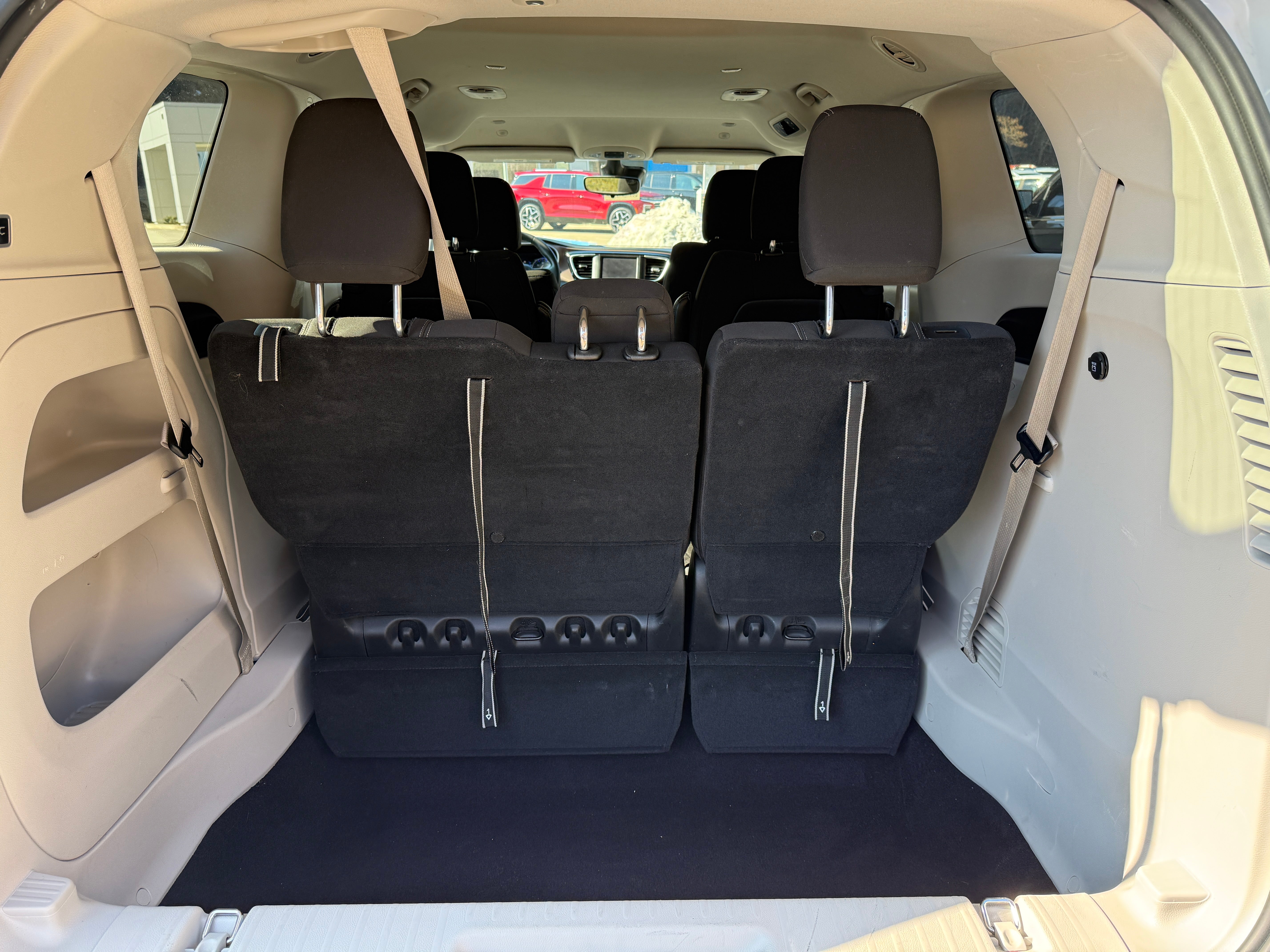 2023 Chrysler Voyager LX