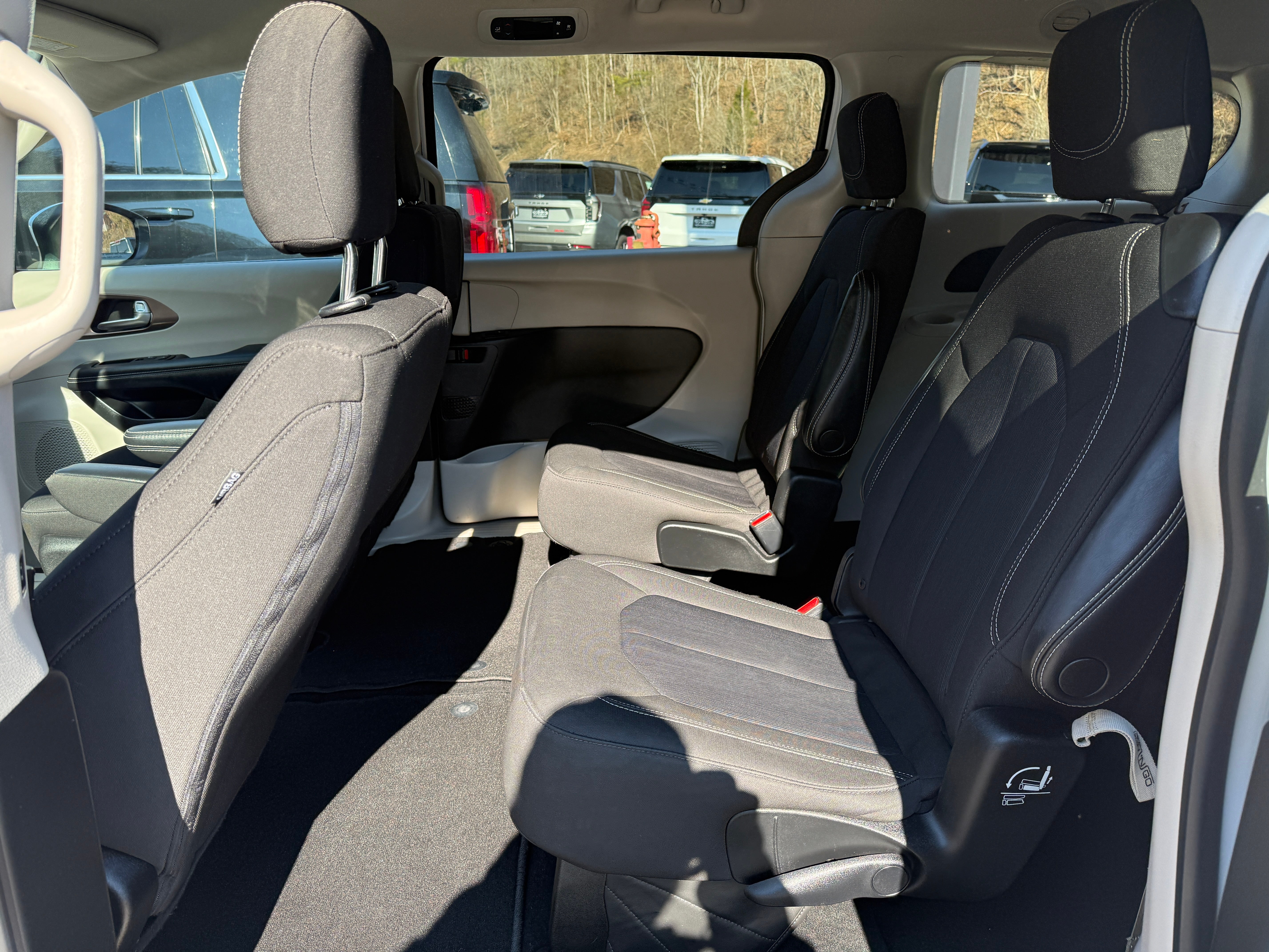 2023 Chrysler Voyager LX