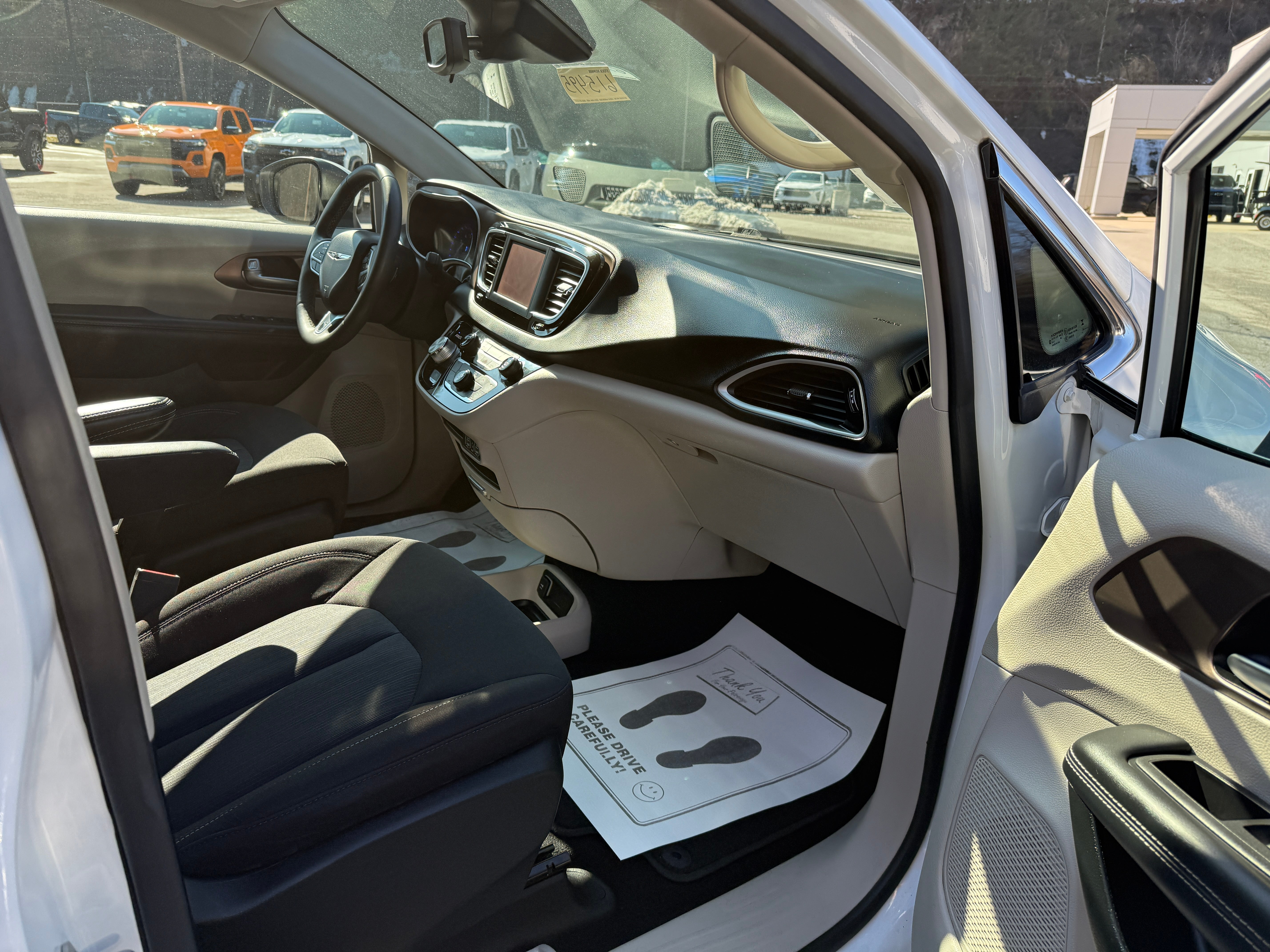 2023 Chrysler Voyager LX