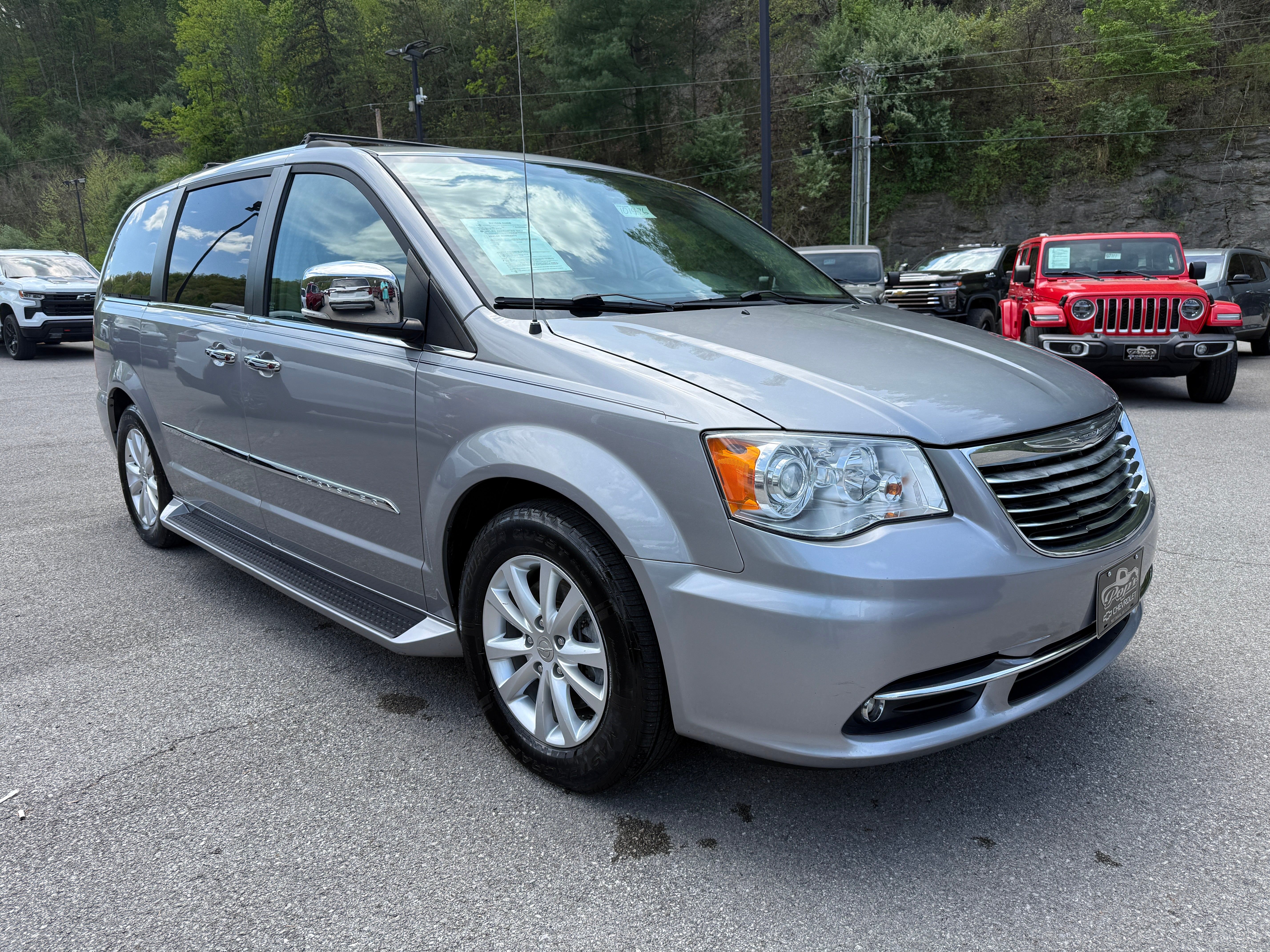 2016 Chrysler Town & Country Limited Platinum