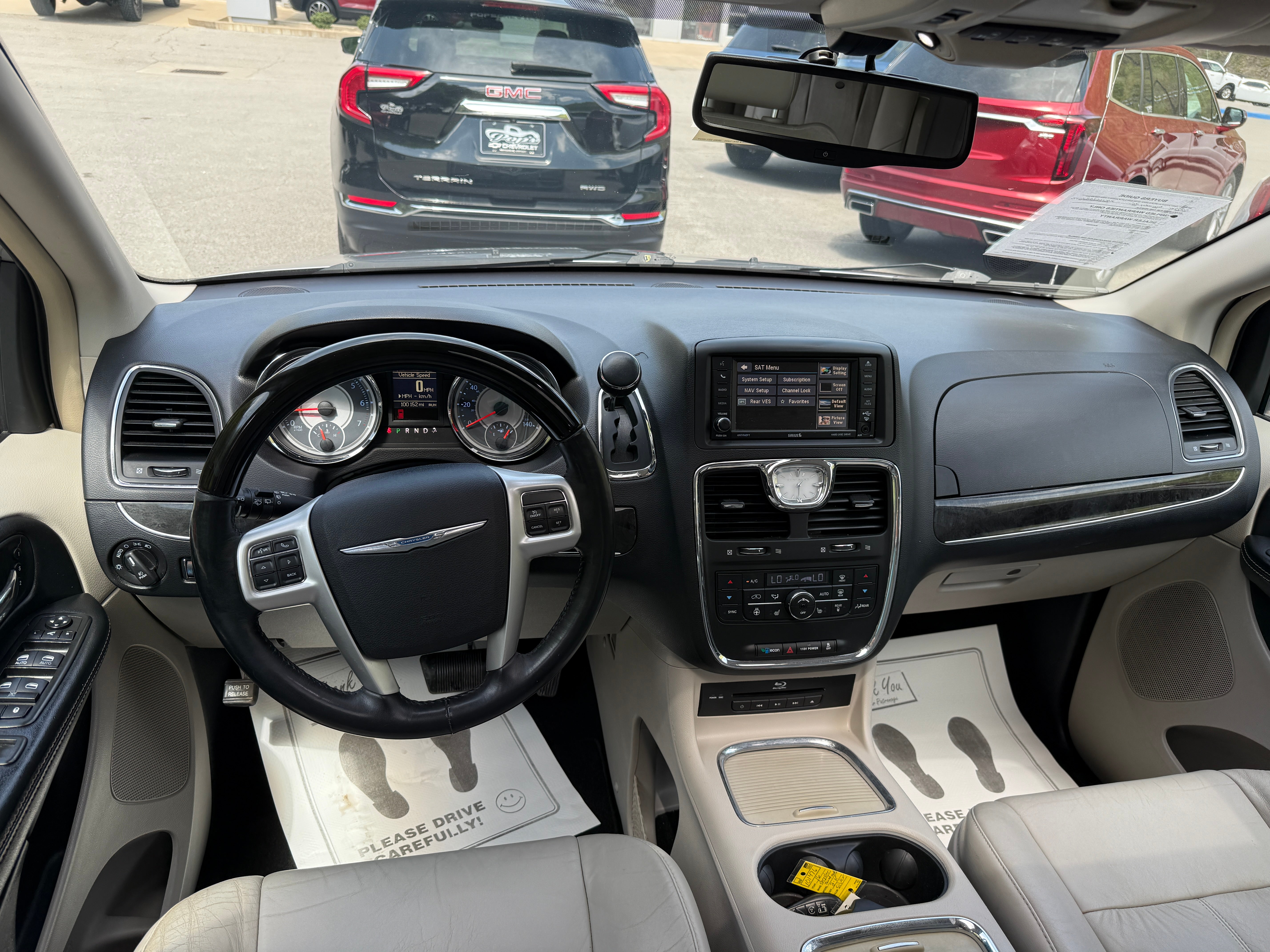 2016 Chrysler Town & Country Limited Platinum