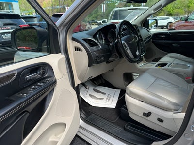 2016 Chrysler Town & Country Limited Platinum