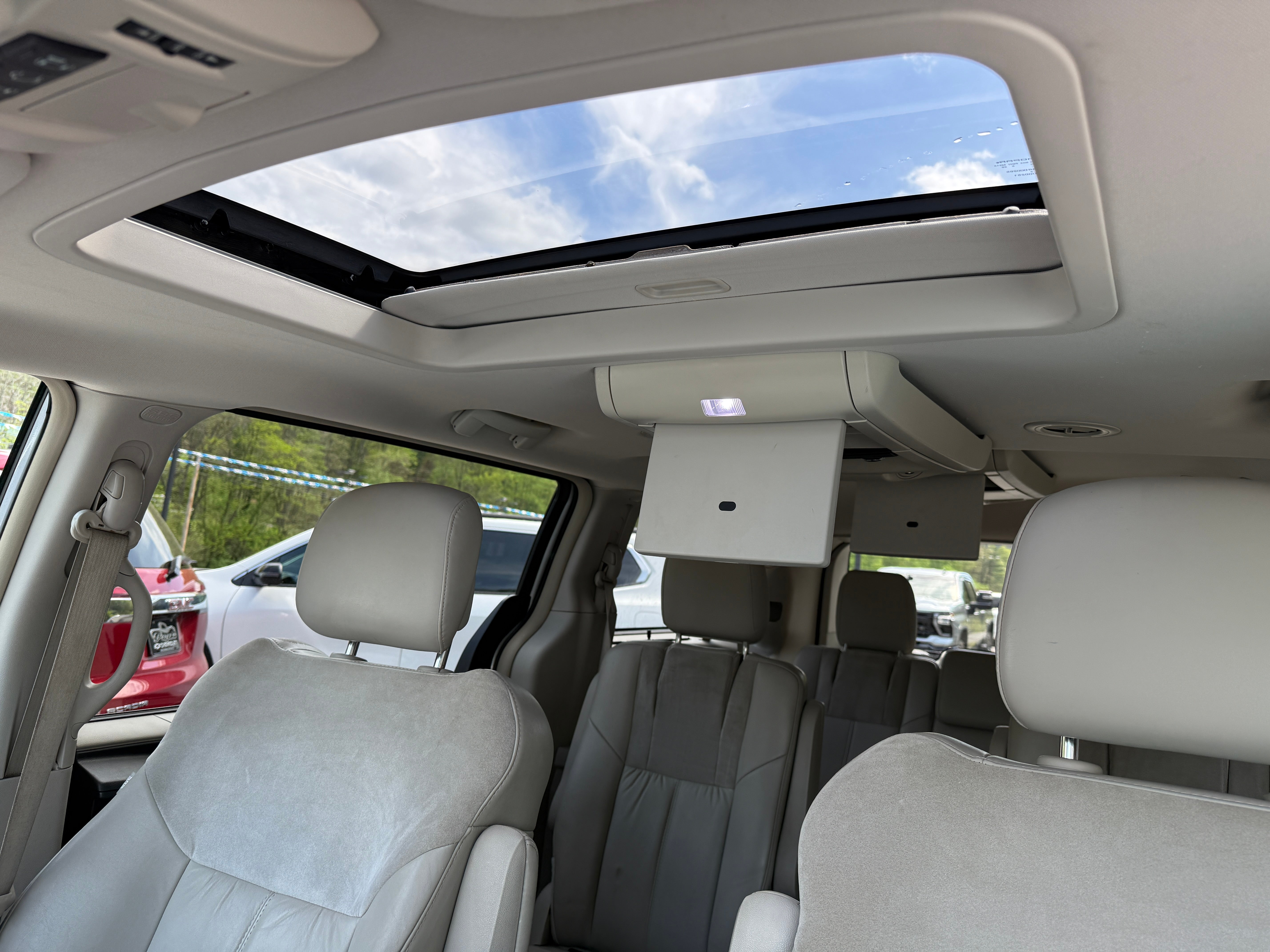 2016 Chrysler Town & Country Limited Platinum