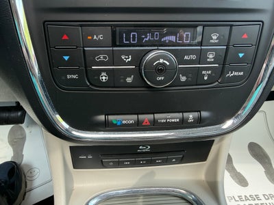 2016 Chrysler Town & Country Limited Platinum
