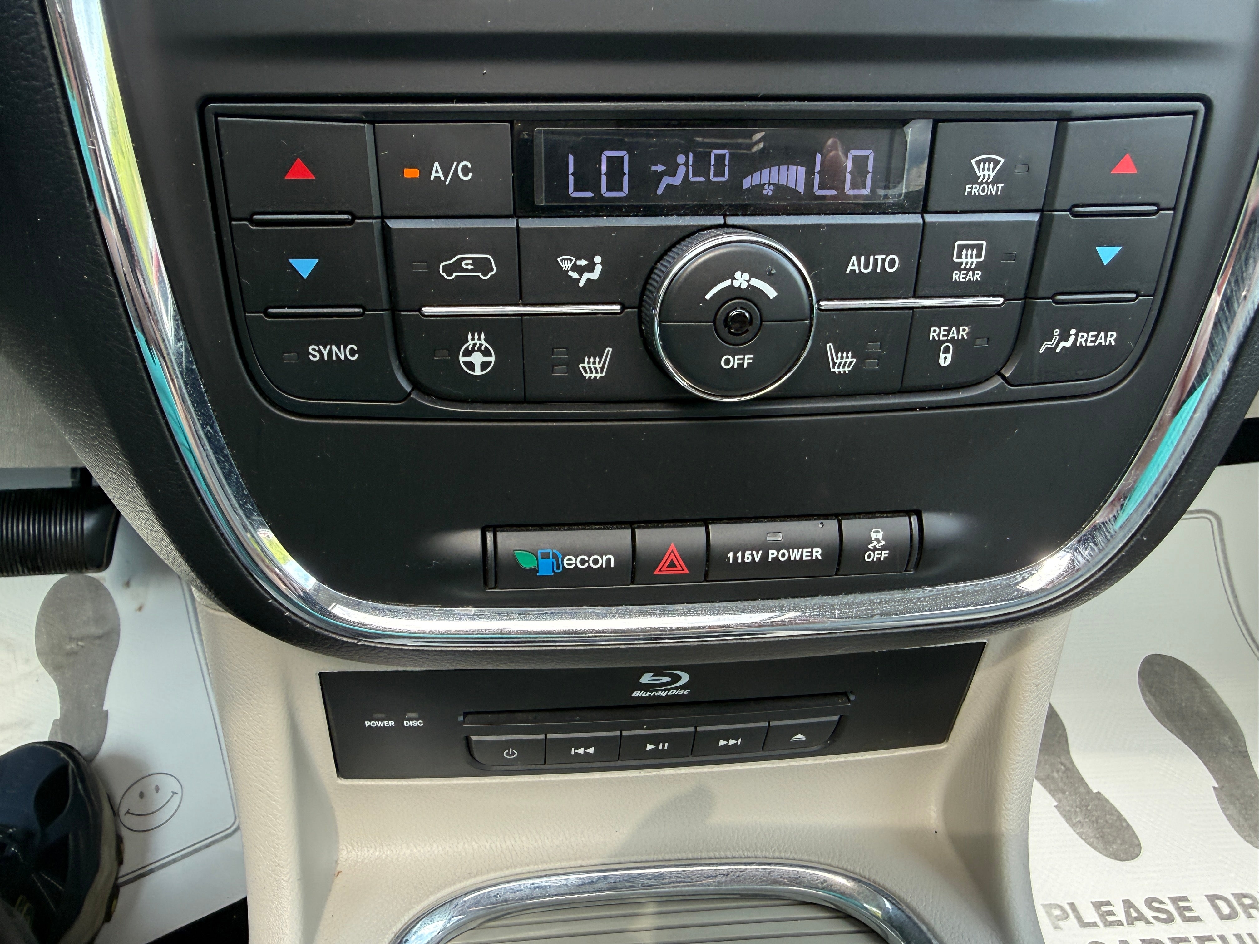 2016 Chrysler Town & Country Limited Platinum