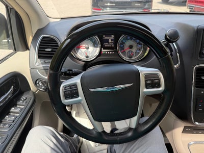 2016 Chrysler Town & Country Limited Platinum