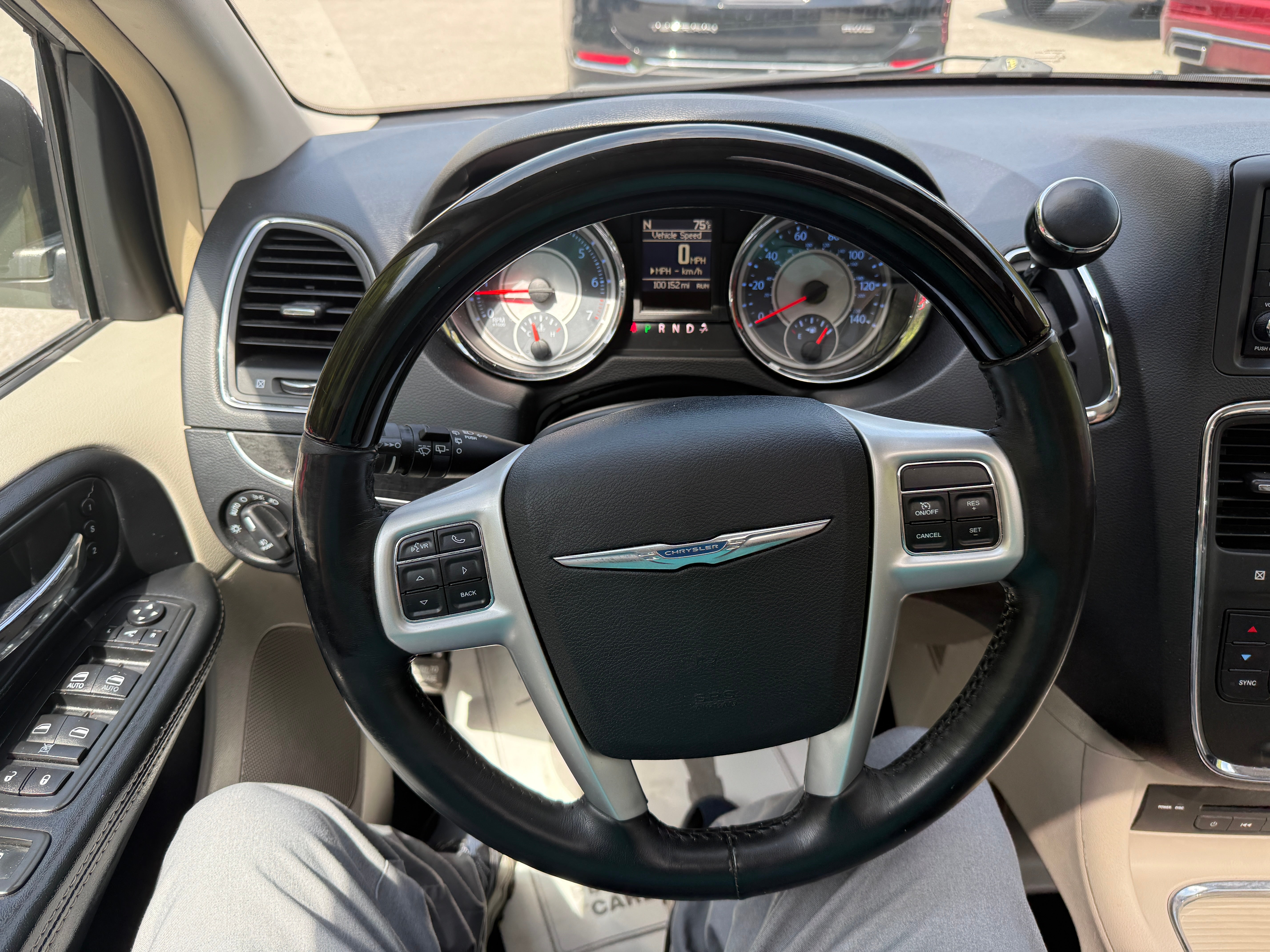 2016 Chrysler Town & Country Limited Platinum