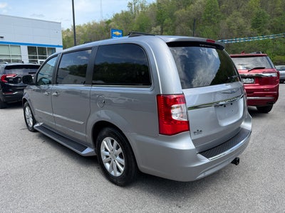 2016 Chrysler Town & Country Limited Platinum