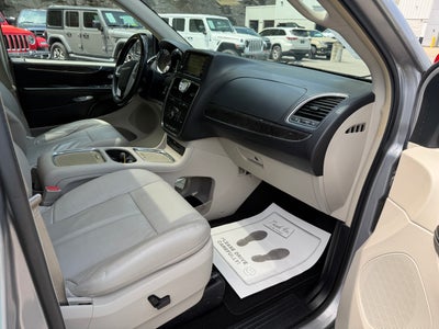 2016 Chrysler Town & Country Limited Platinum