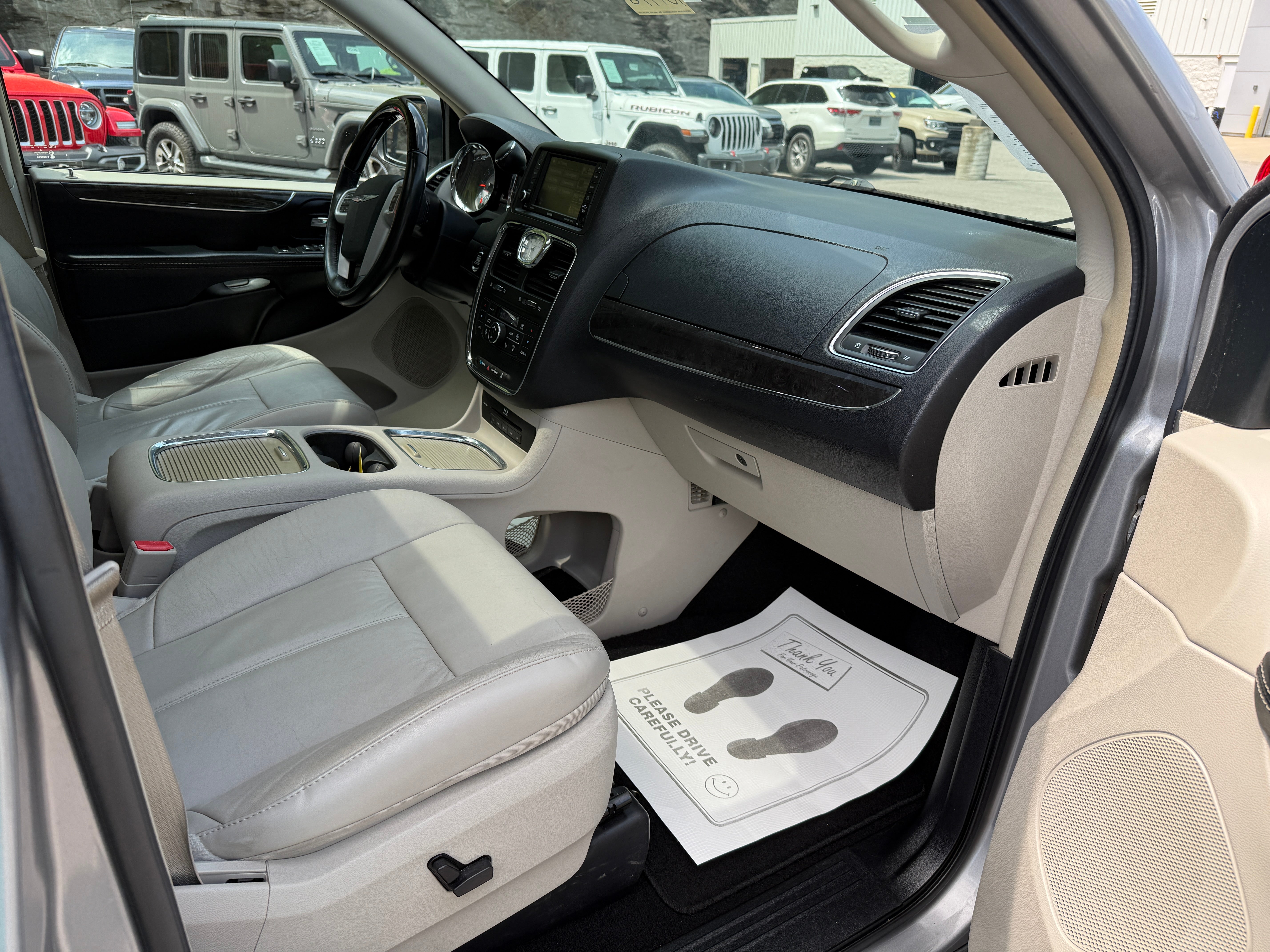 2016 Chrysler Town & Country Limited Platinum