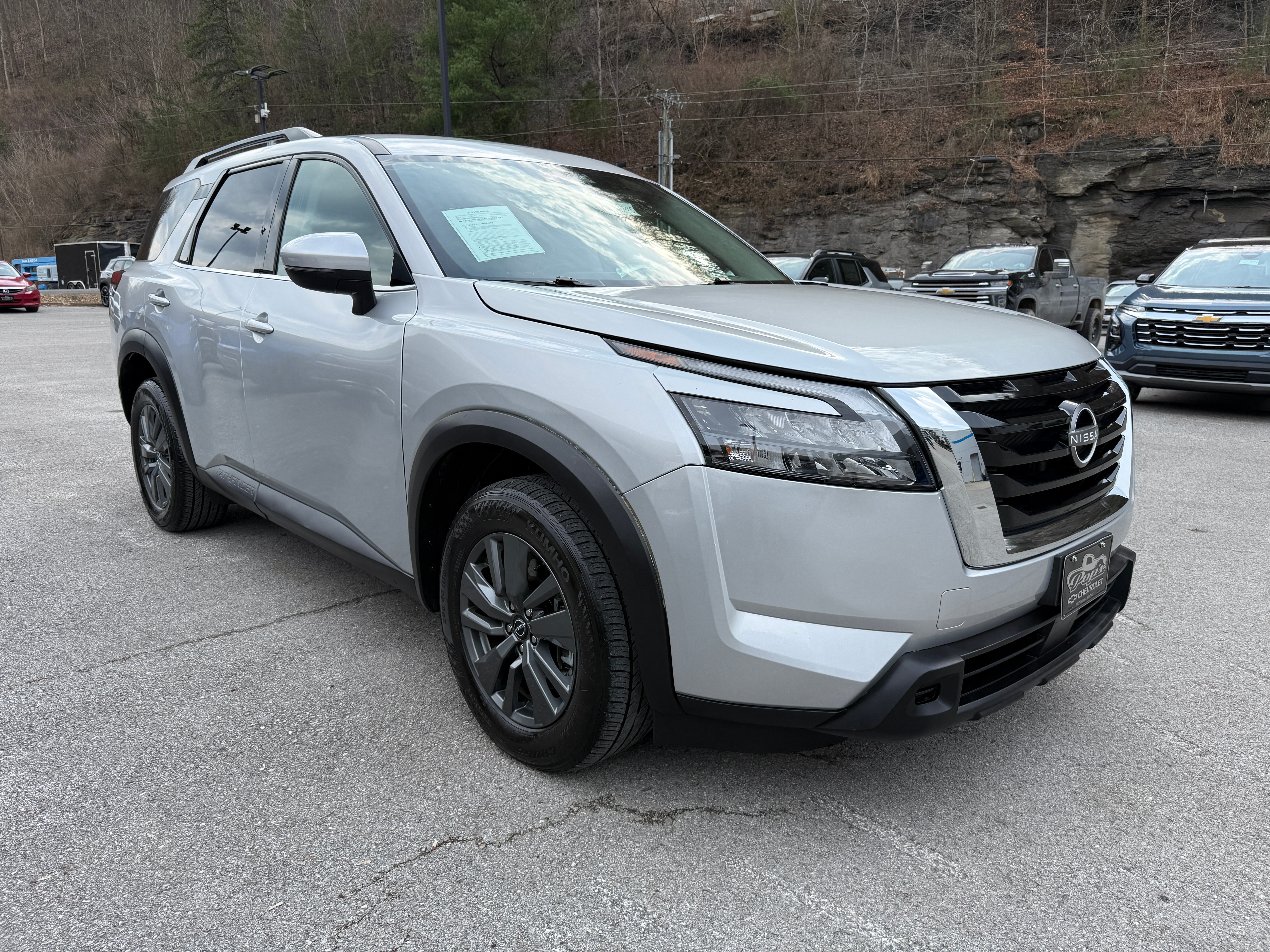 2024 Nissan Pathfinder SV