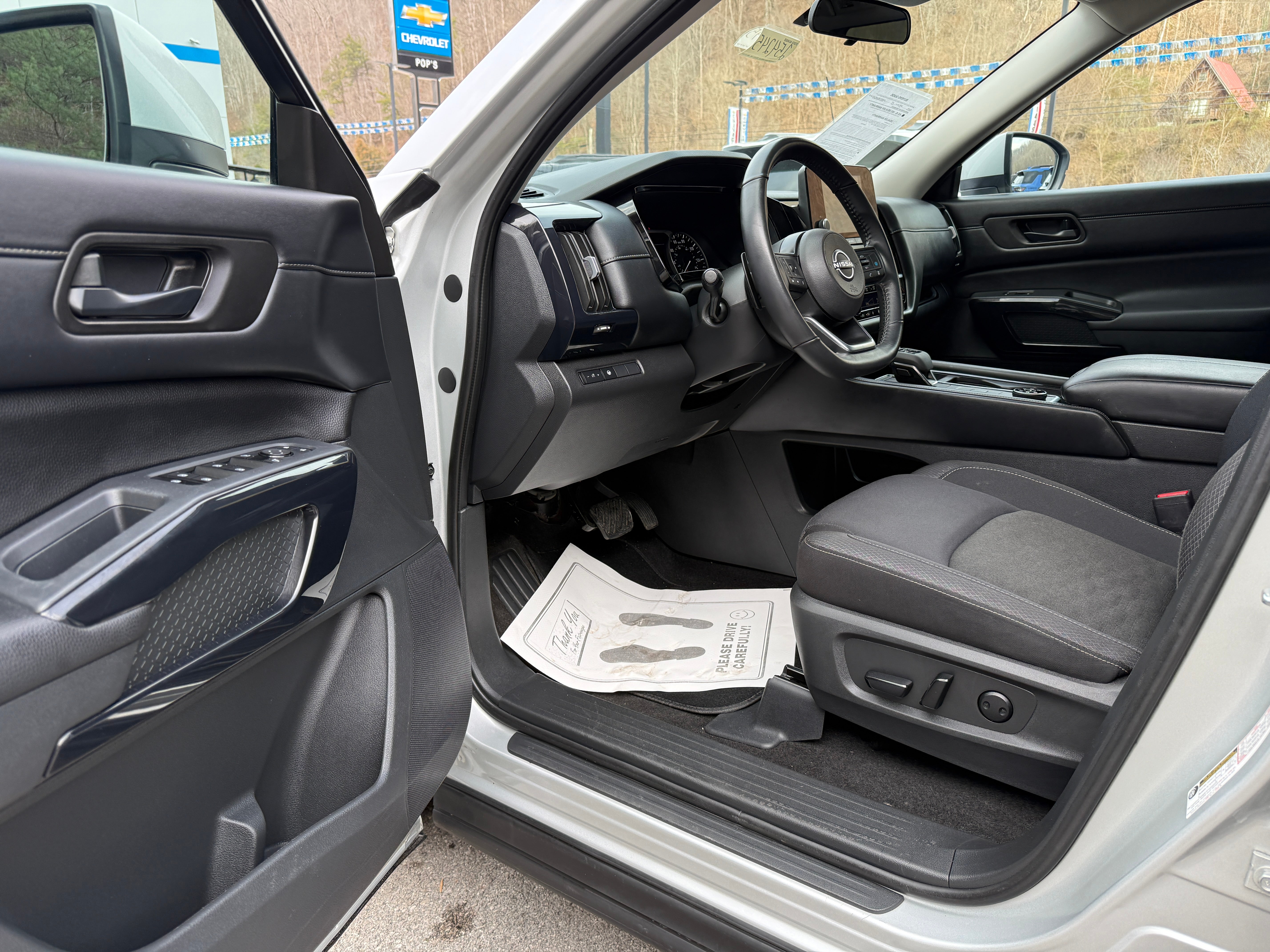 2024 Nissan Pathfinder SV