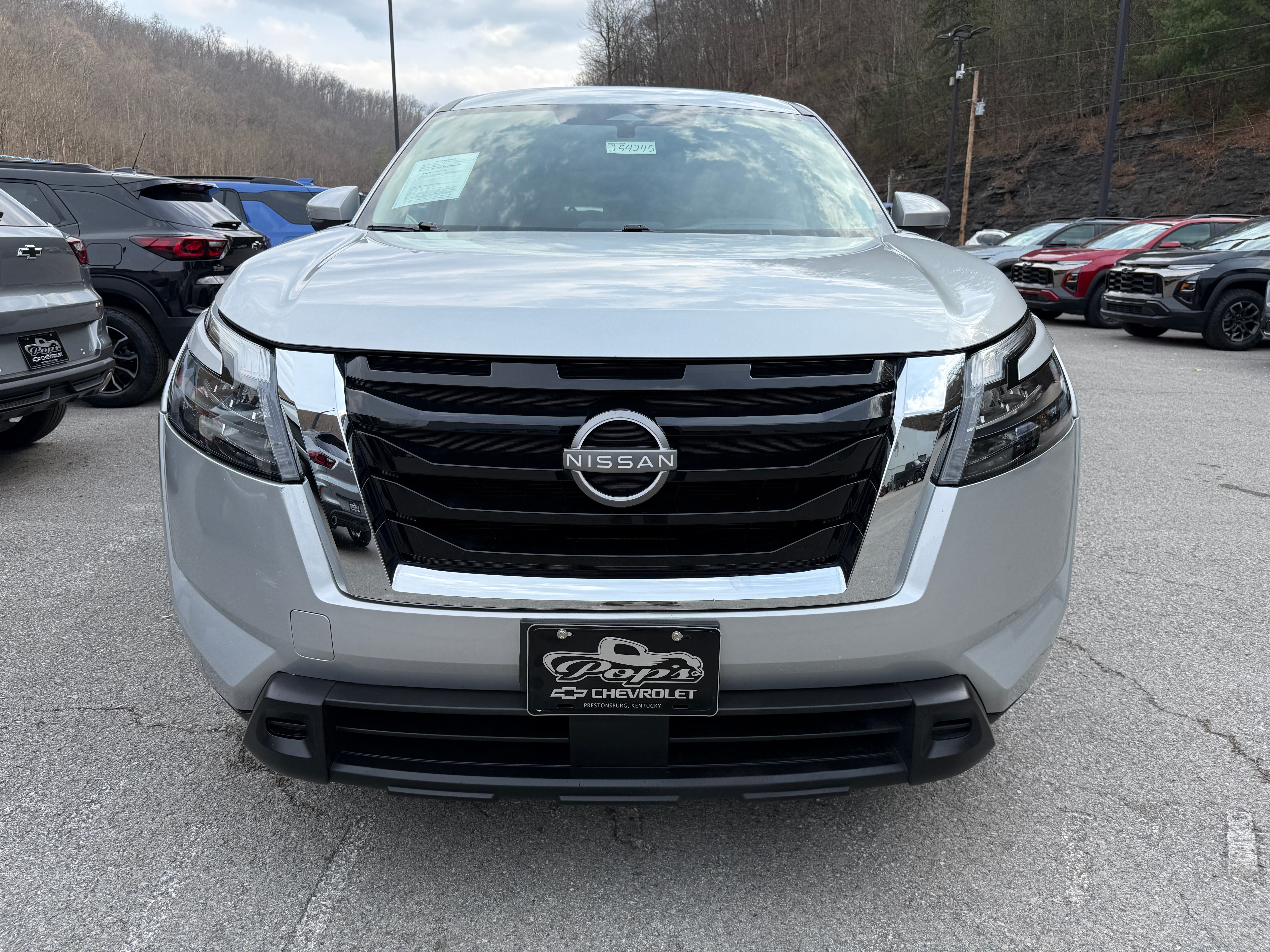 2024 Nissan Pathfinder SV