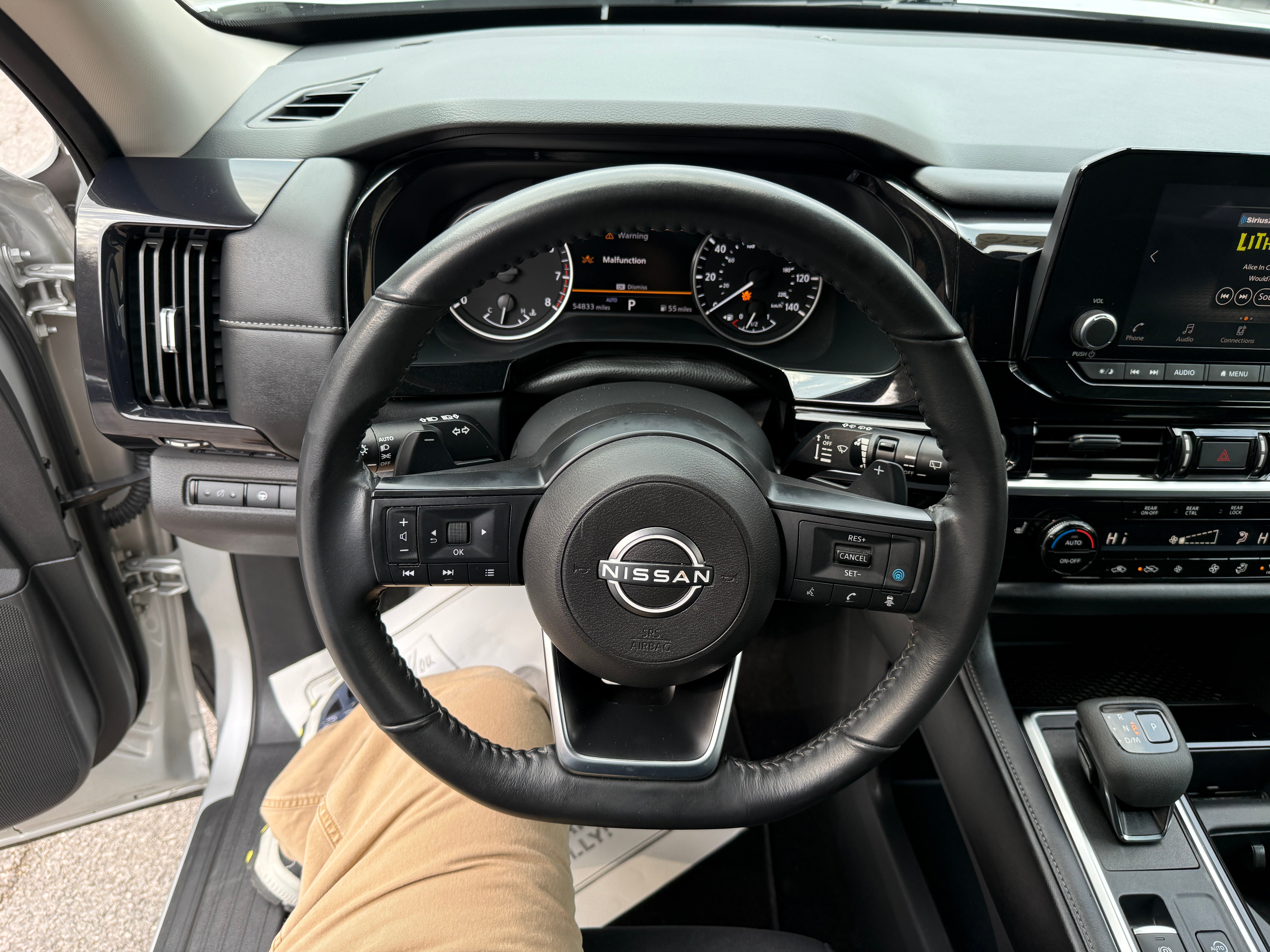 2024 Nissan Pathfinder SV