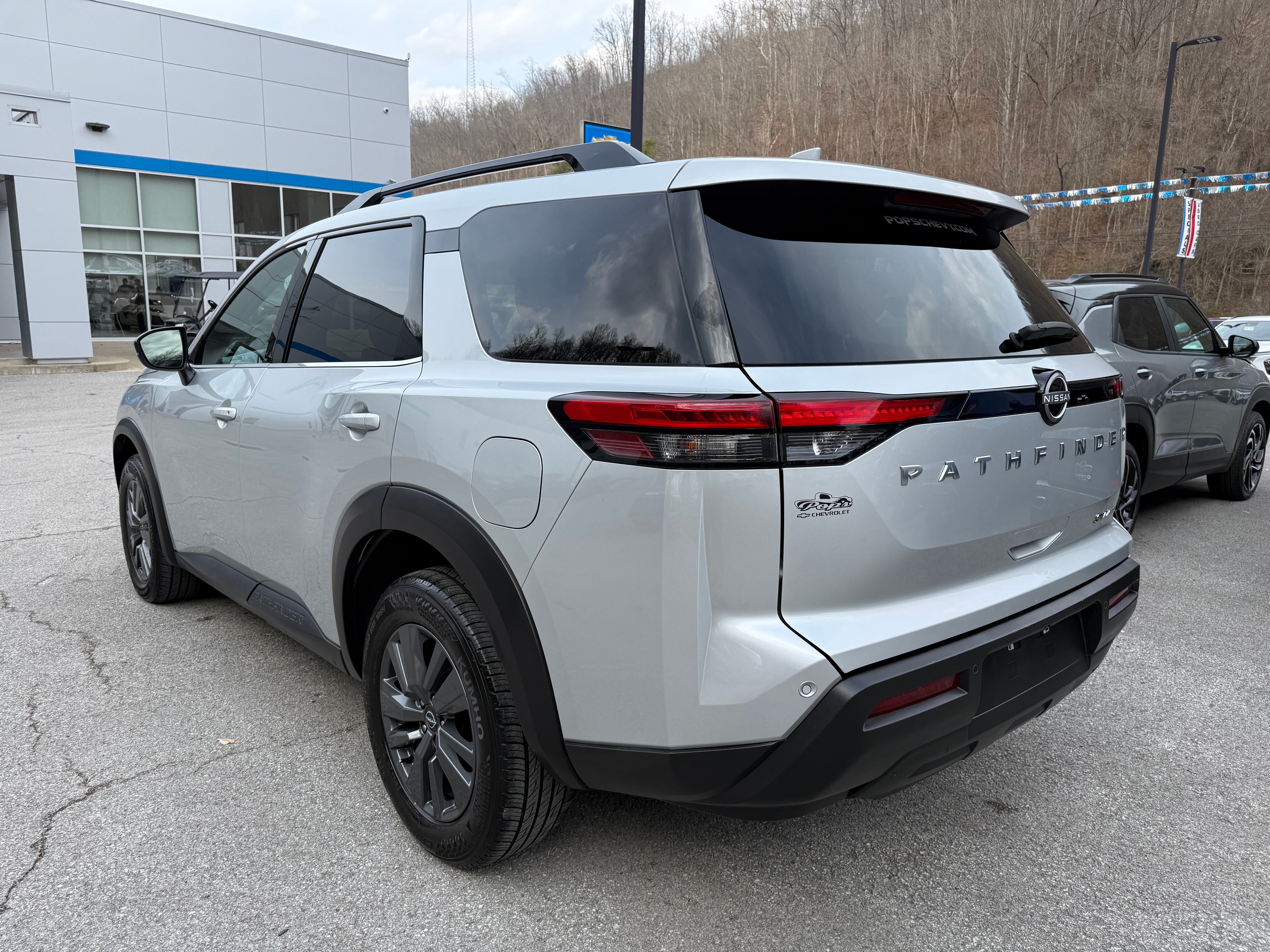 2024 Nissan Pathfinder SV