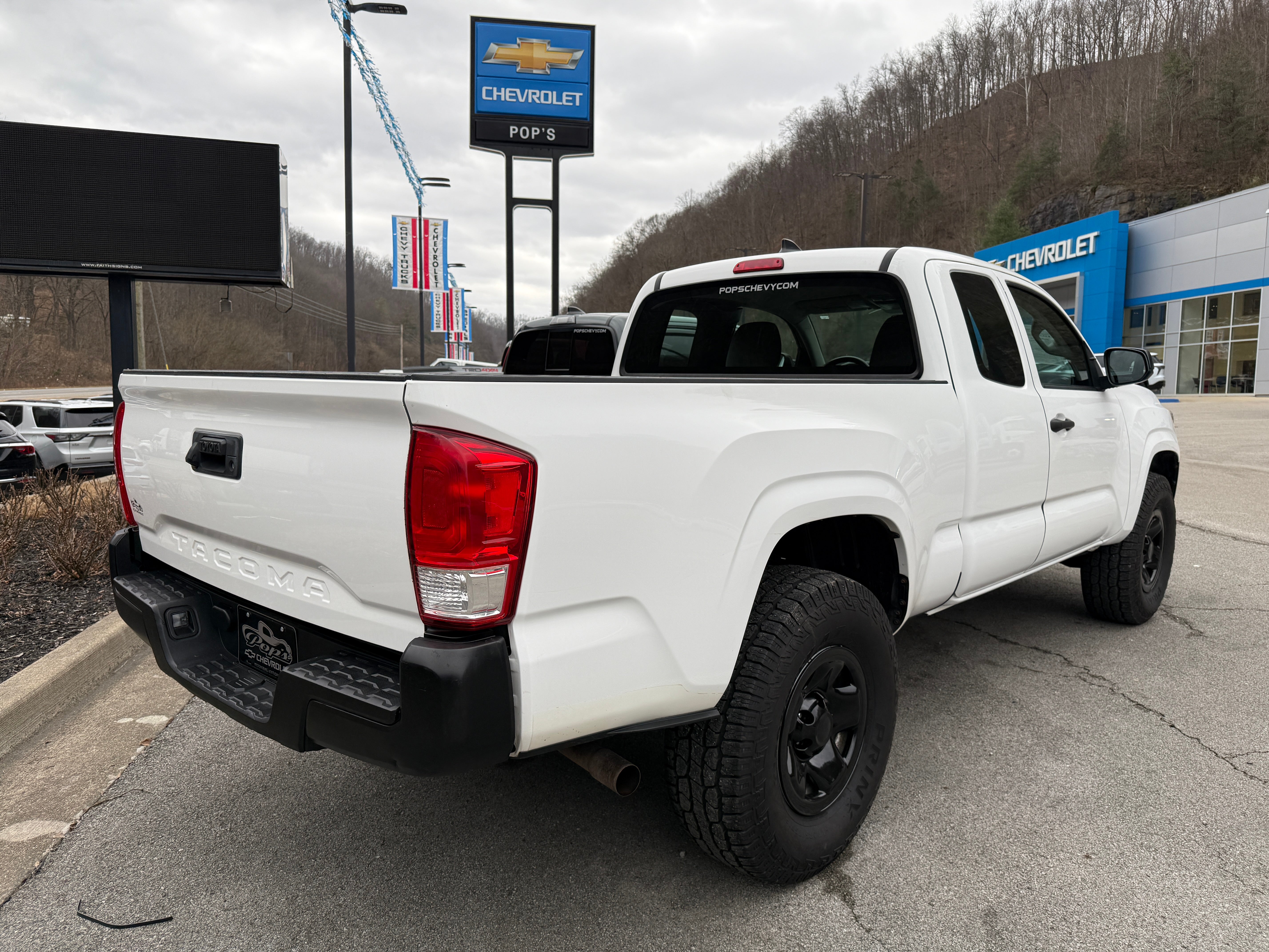 2017 Toyota Tacoma SR